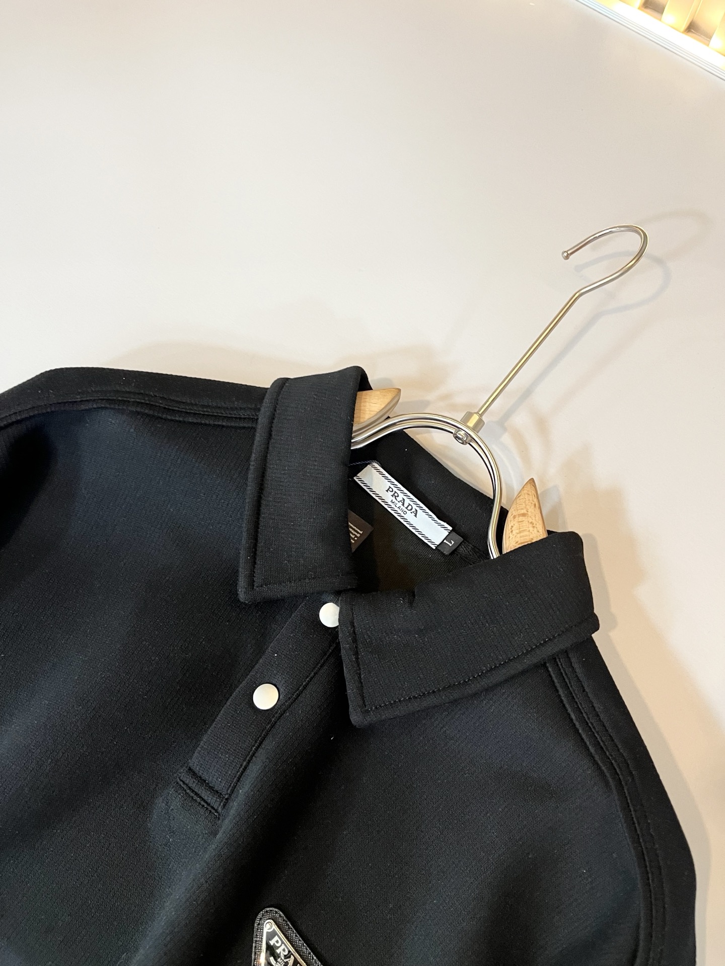 PRAD*A普*达2025秋冬新款男女同款👫长袖卫衣，最新款全网独家首上！！~既经典有时尚百搭，谁不爱啊