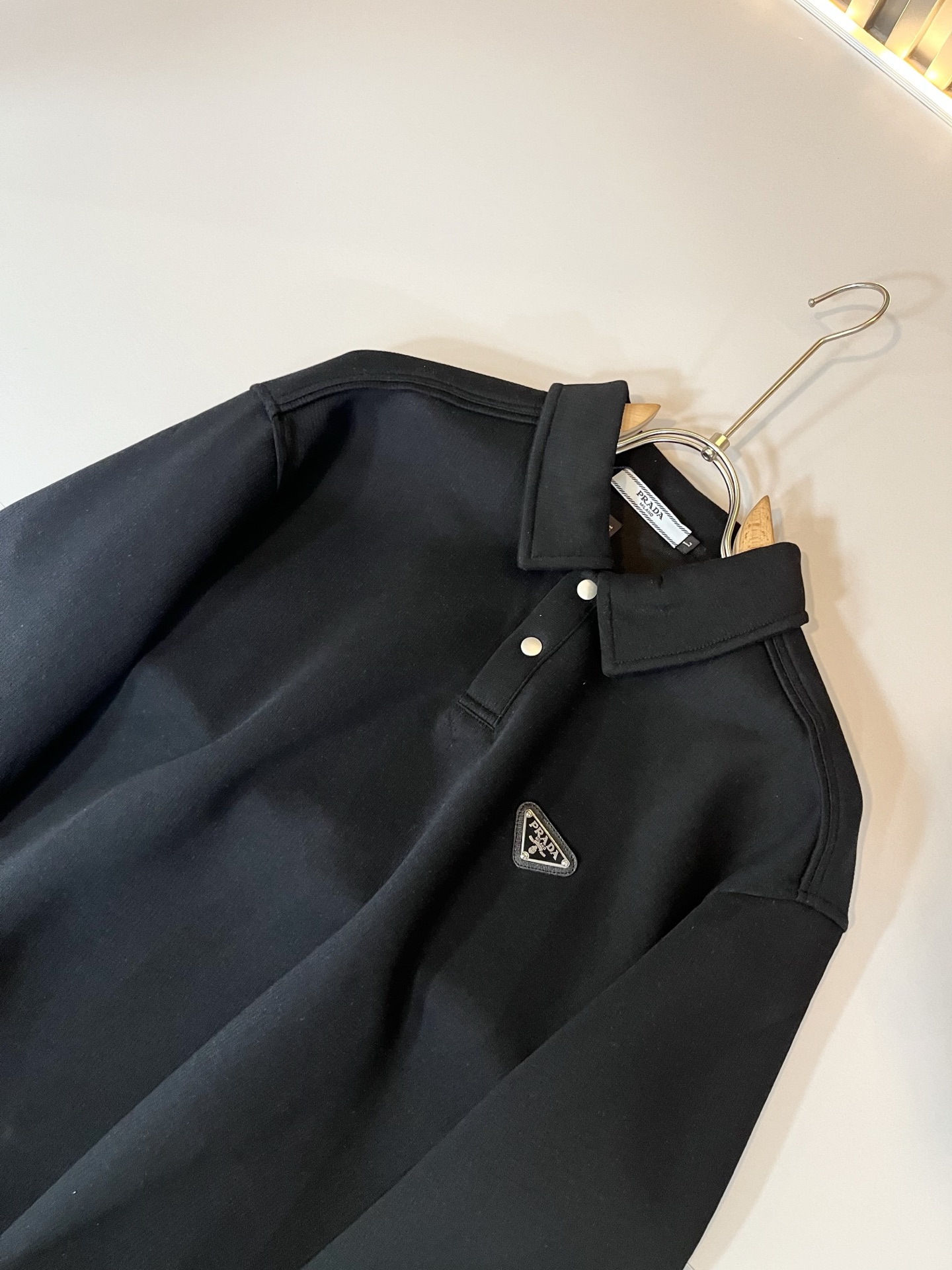 PRAD*A普*达2025秋冬新款男女同款👫长袖卫衣，最新款全网独家首上！！~既经典有时尚百搭，谁不爱啊