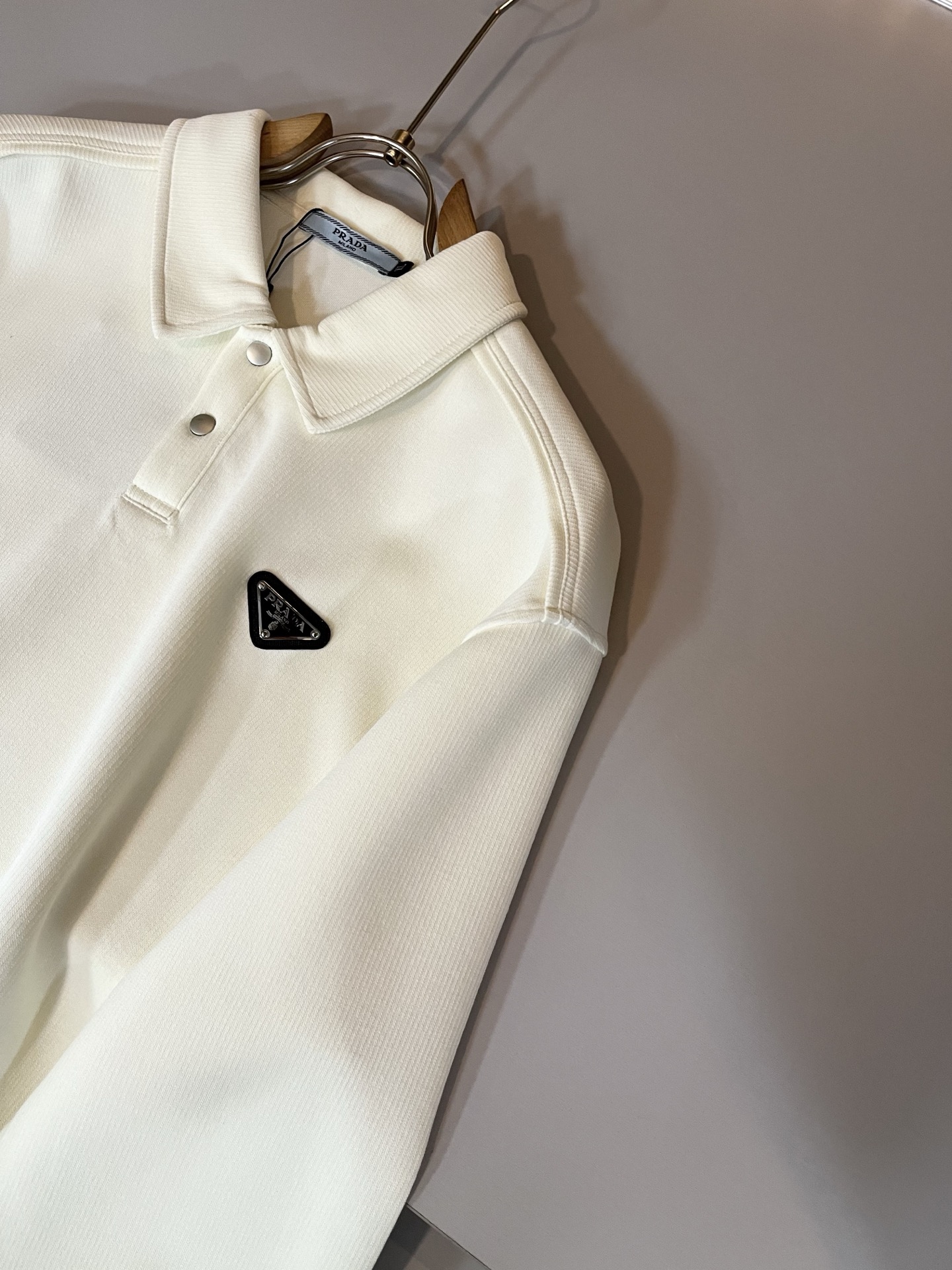 PRAD*A普*达2025秋冬新款男女同款👫长袖卫衣，最新款全网独家首上！！~既经典有时尚百搭，谁不爱啊