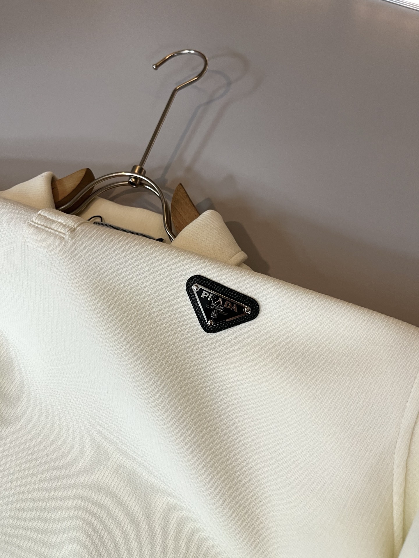 PRAD*A普*达2025秋冬新款男女同款👫长袖卫衣，最新款全网独家首上！！~既经典有时尚百搭，谁不爱啊