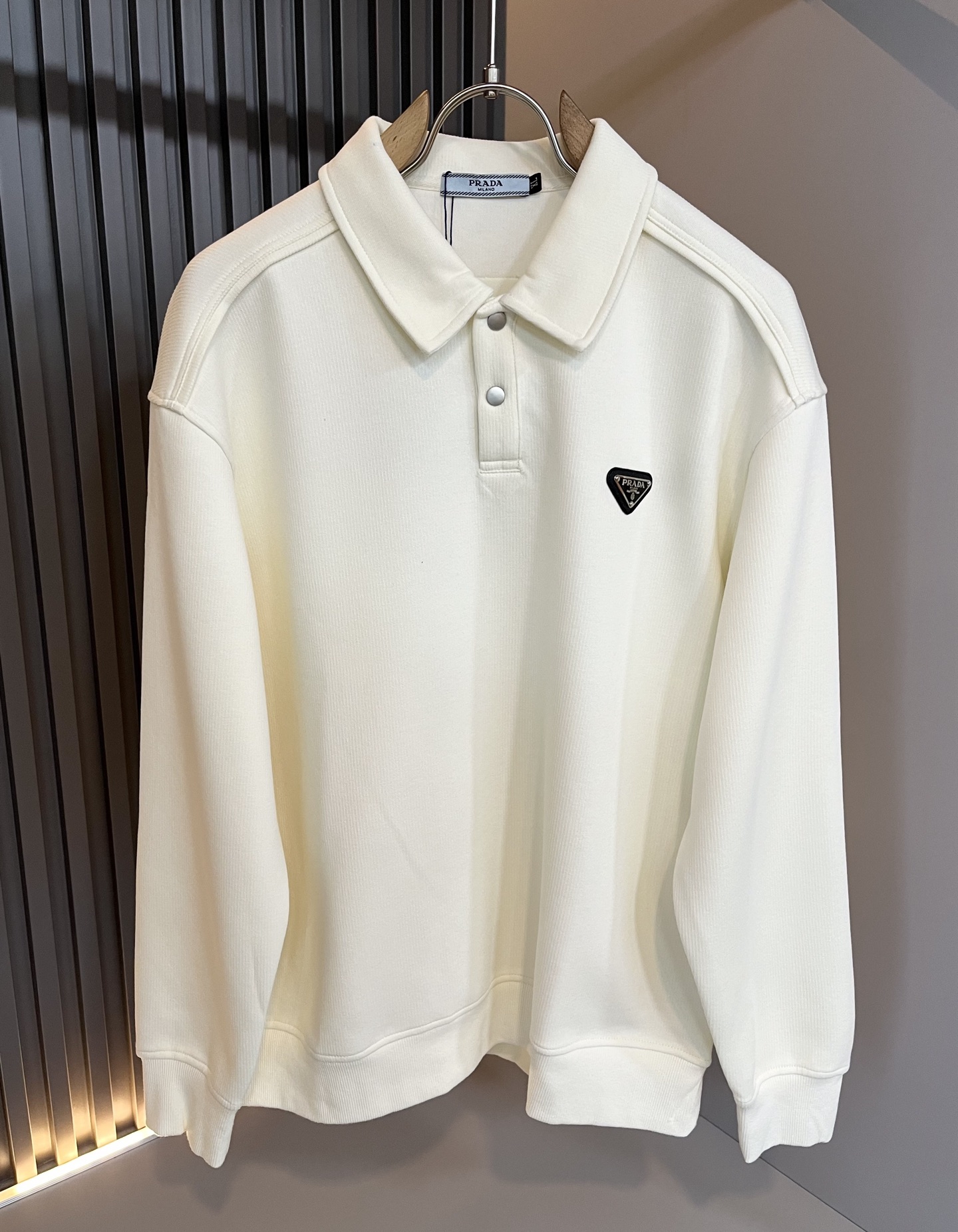 PRAD*A普*达2025秋冬新款男女同款👫长袖卫衣，最新款全网独家首上！！~既经典有时尚百搭，谁不爱啊