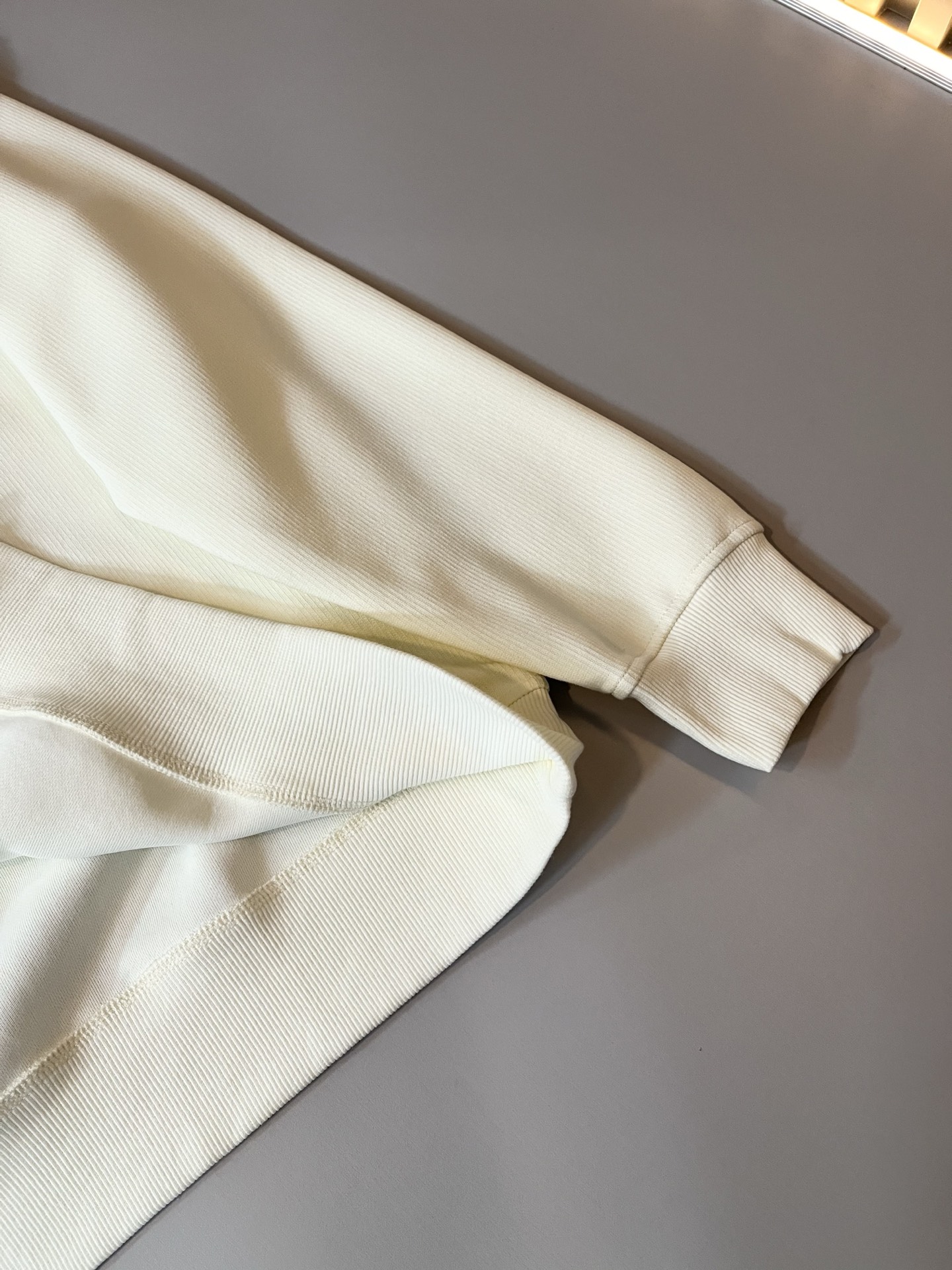 PRAD*A普*达2025秋冬新款男女同款👫长袖卫衣，最新款全网独家首上！！~既经典有时尚百搭，谁不爱啊