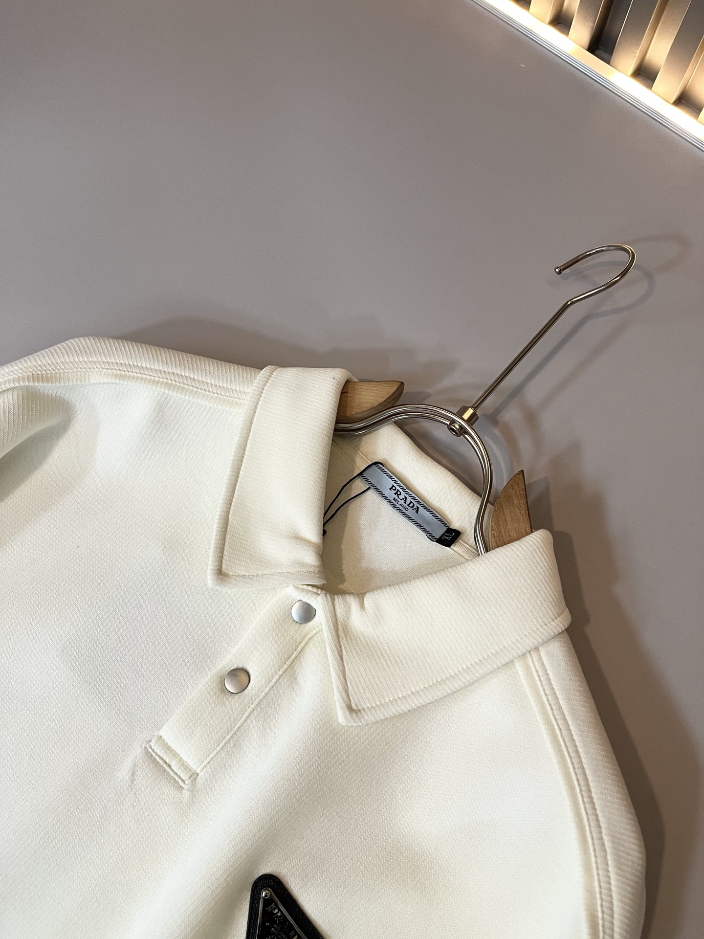 PRAD*A普*达2025秋冬新款男女同款👫长袖卫衣，最新款全网独家首上！！~既经典有时尚百搭，谁不爱啊