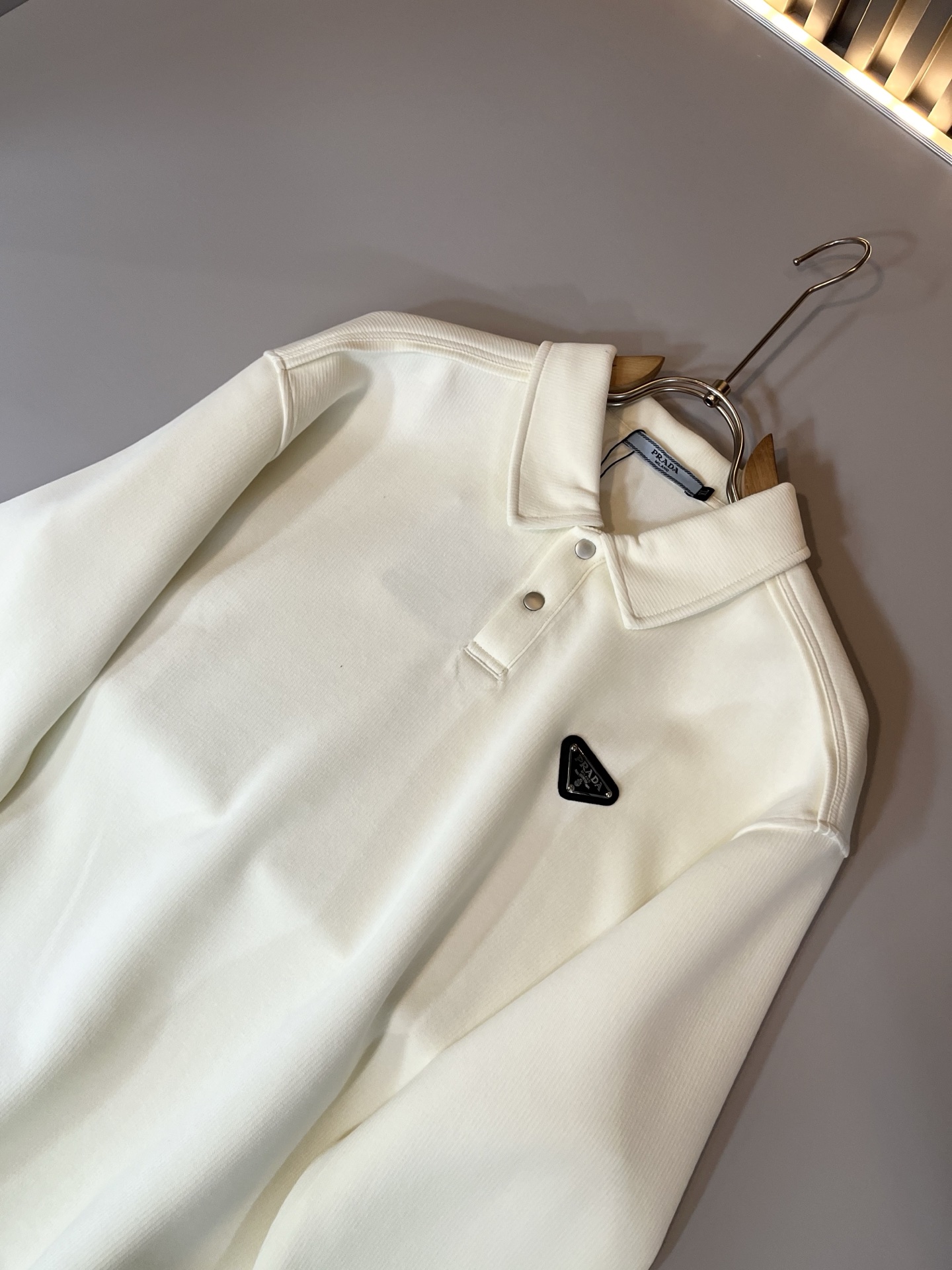 PRAD*A普*达2025秋冬新款男女同款👫长袖卫衣，最新款全网独家首上！！~既经典有时尚百搭，谁不爱啊