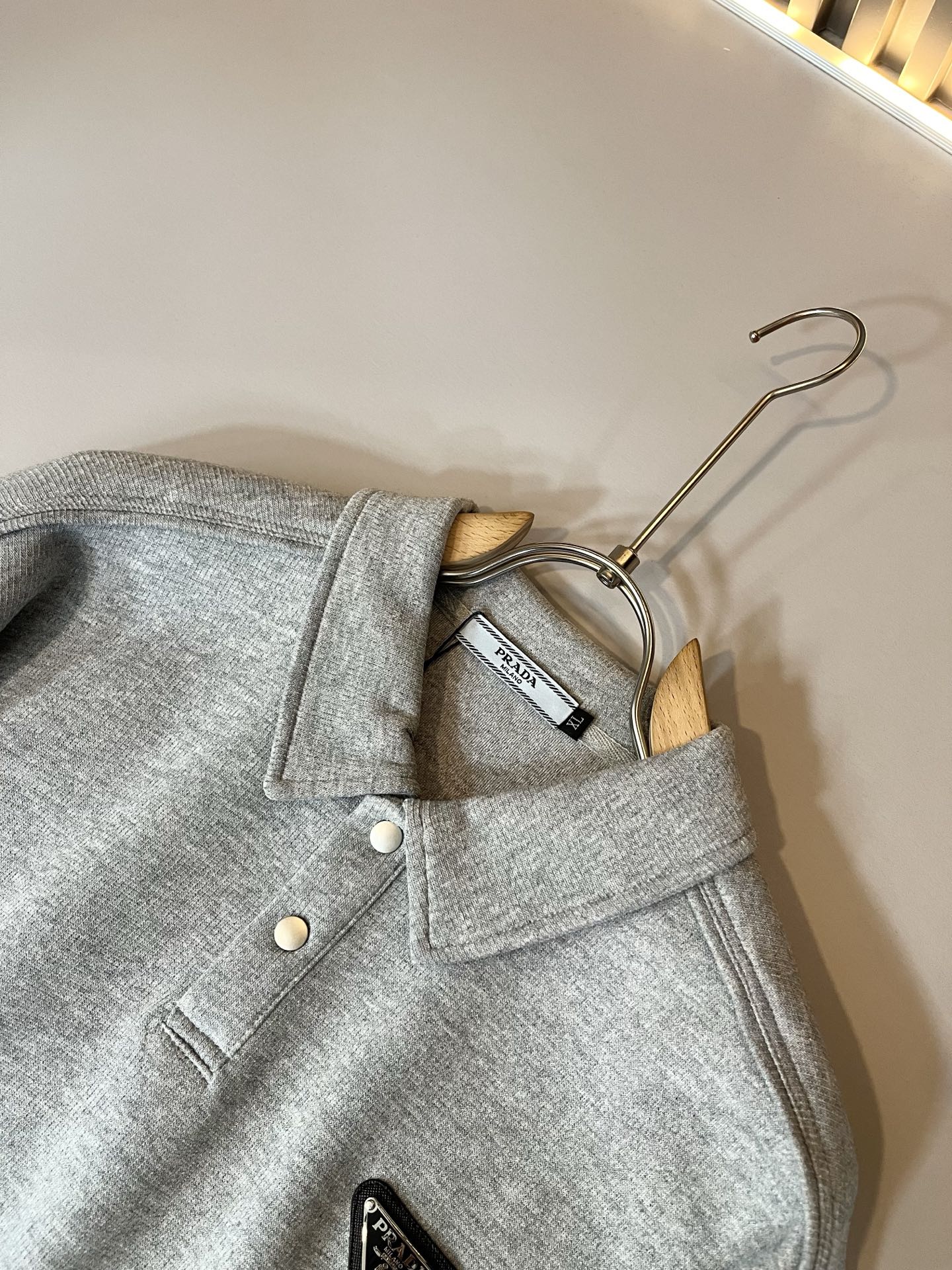 PRAD*A普*达2025秋冬新款男女同款👫长袖卫衣，最新款全网独家首上！！~既经典有时尚百搭，谁不爱啊