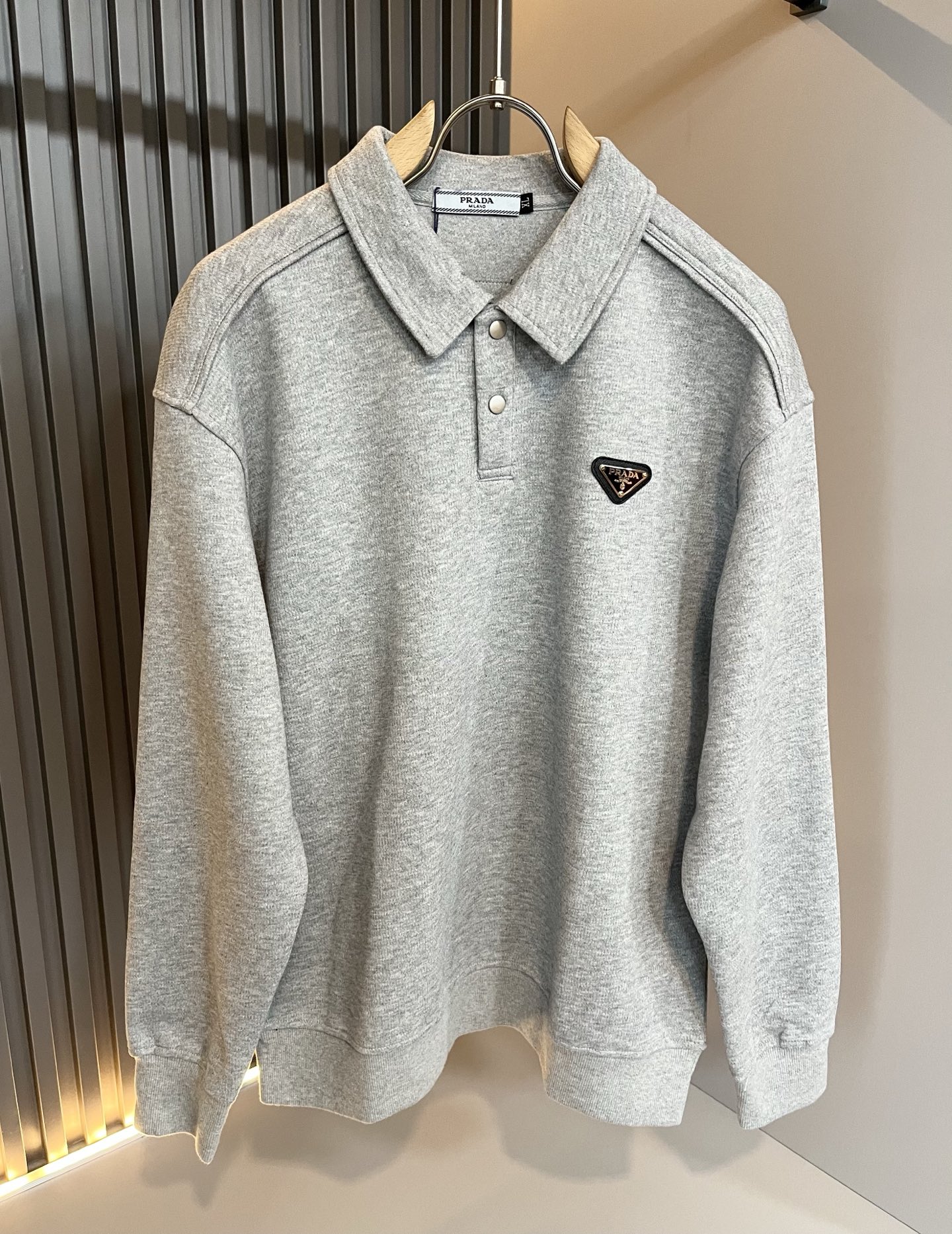 PRAD*A普*达2025秋冬新款男女同款👫长袖卫衣，最新款全网独家首上！！~既经典有时尚百搭，谁不爱啊