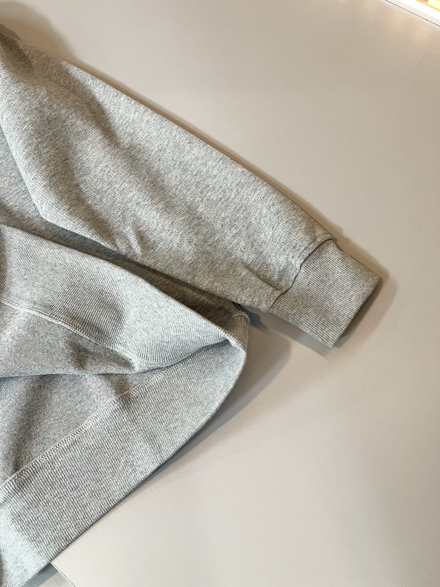 PRAD*A普*达2025秋冬新款男女同款👫长袖卫衣，最新款全网独家首上！！~既经典有时尚百搭，谁不爱啊