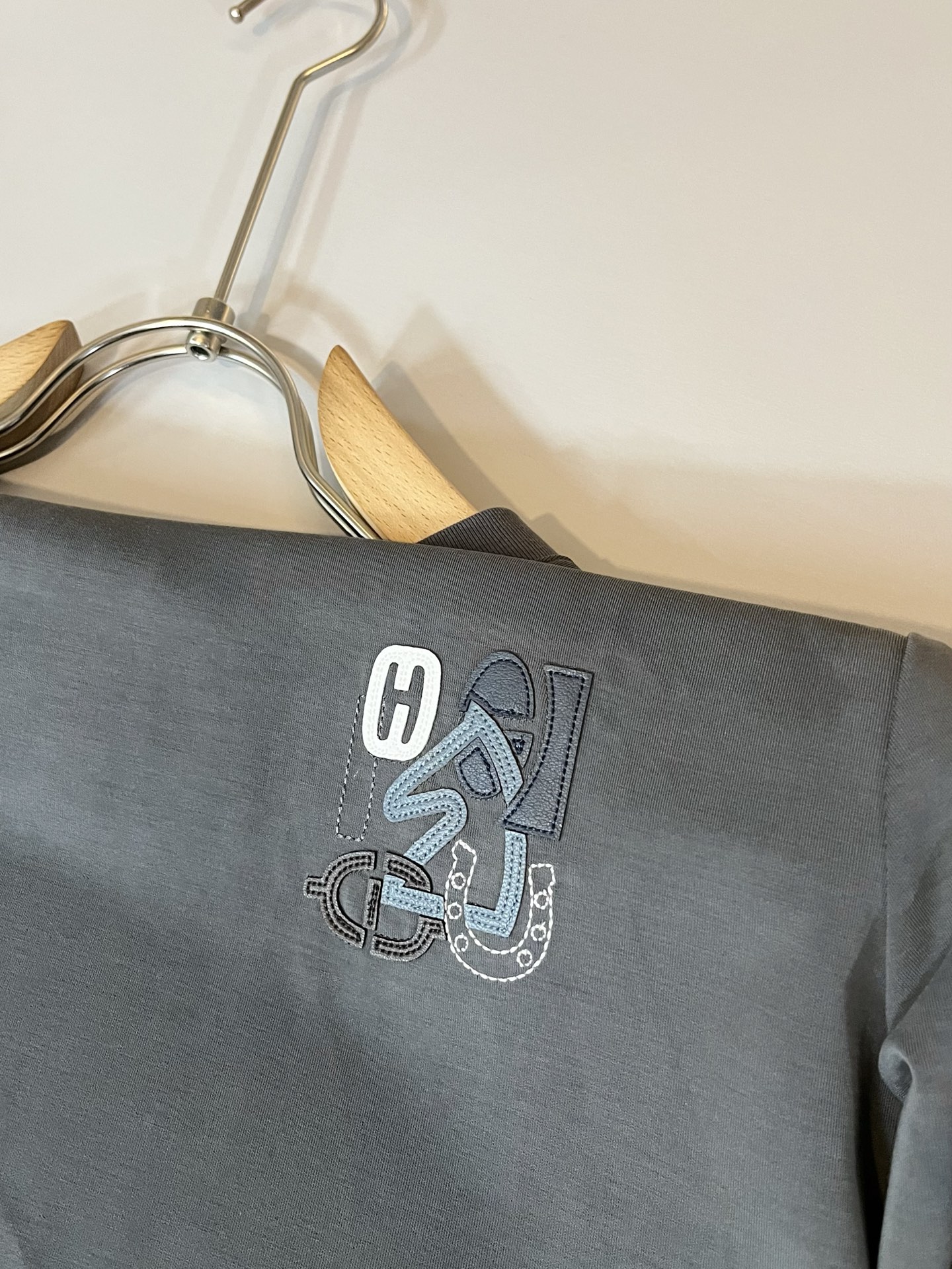 Her*mes爱*仕2025秋冬新款男士长袖打底T恤，全新升级百搭基础款，低调奢华，品格之选！甄选优质精