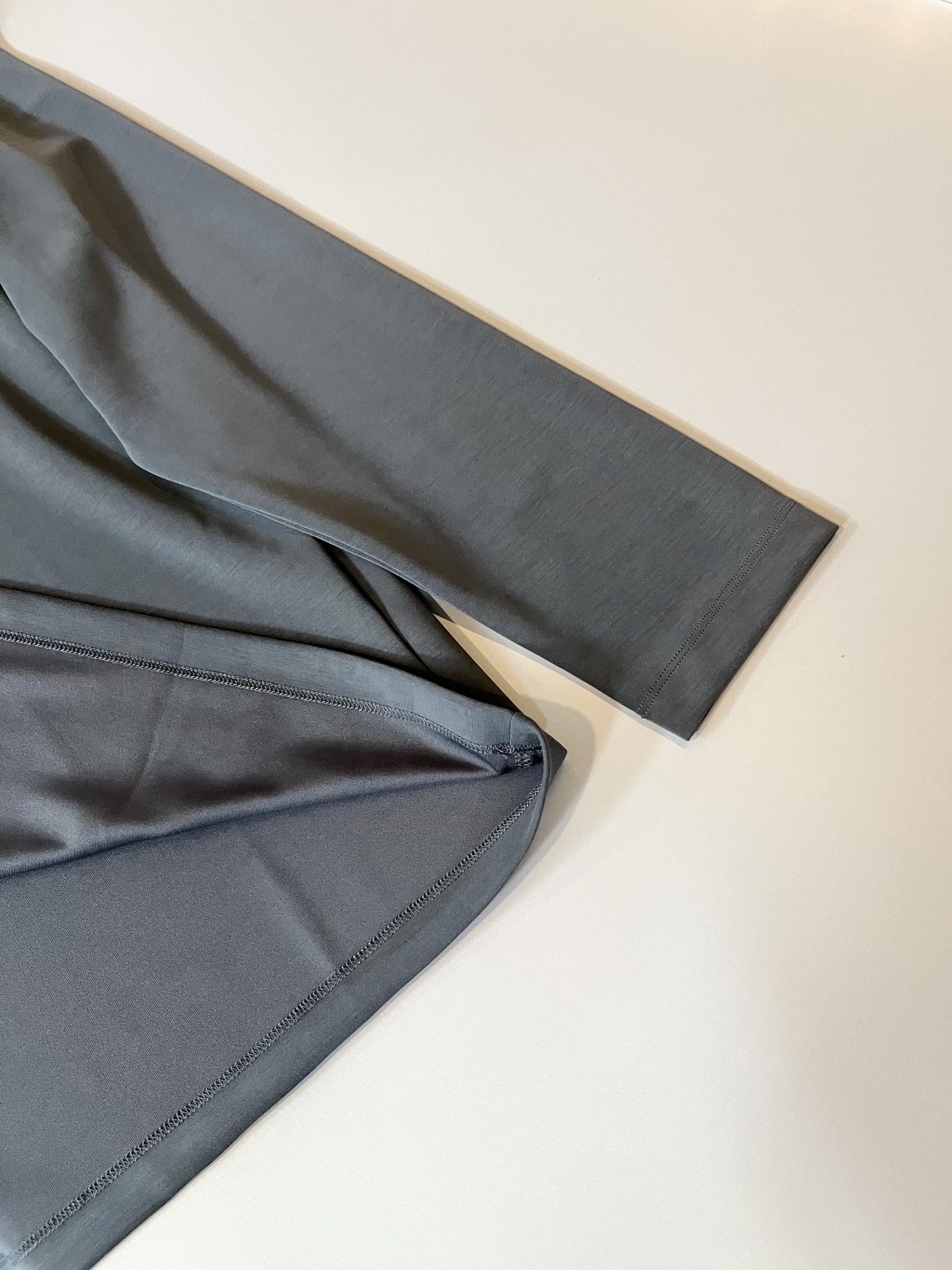 Her*mes爱*仕2025秋冬新款男士长袖打底T恤，全新升级百搭基础款，低调奢华，品格之选！甄选优质精