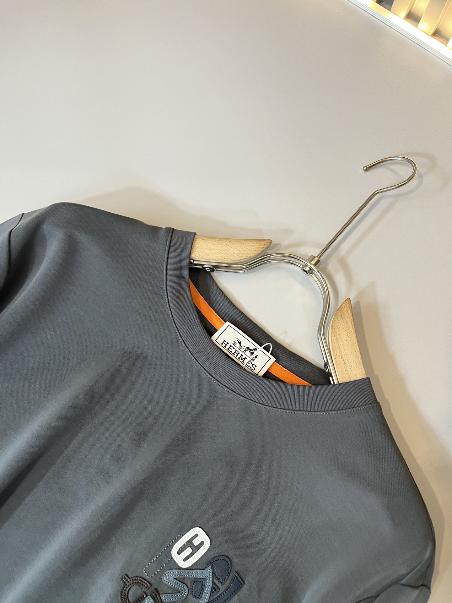 Her*mes爱*仕2025秋冬新款男士长袖打底T恤，全新升级百搭基础款，低调奢华，品格之选！甄选优质精