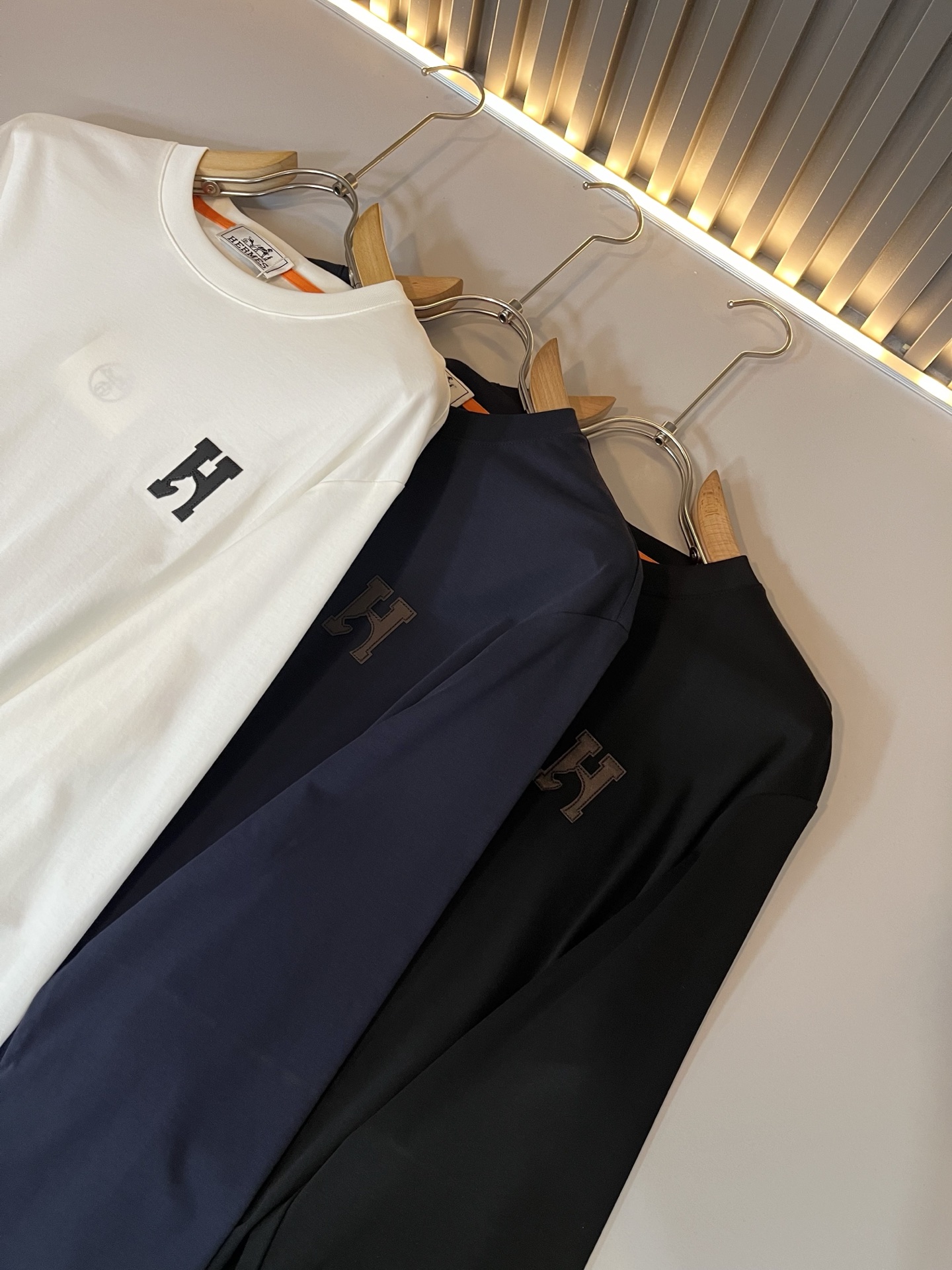 Her*mes爱*仕2025秋冬新款男士长袖打底T恤，全新升级百搭基础款，低调奢华，品格之选！甄选优质精