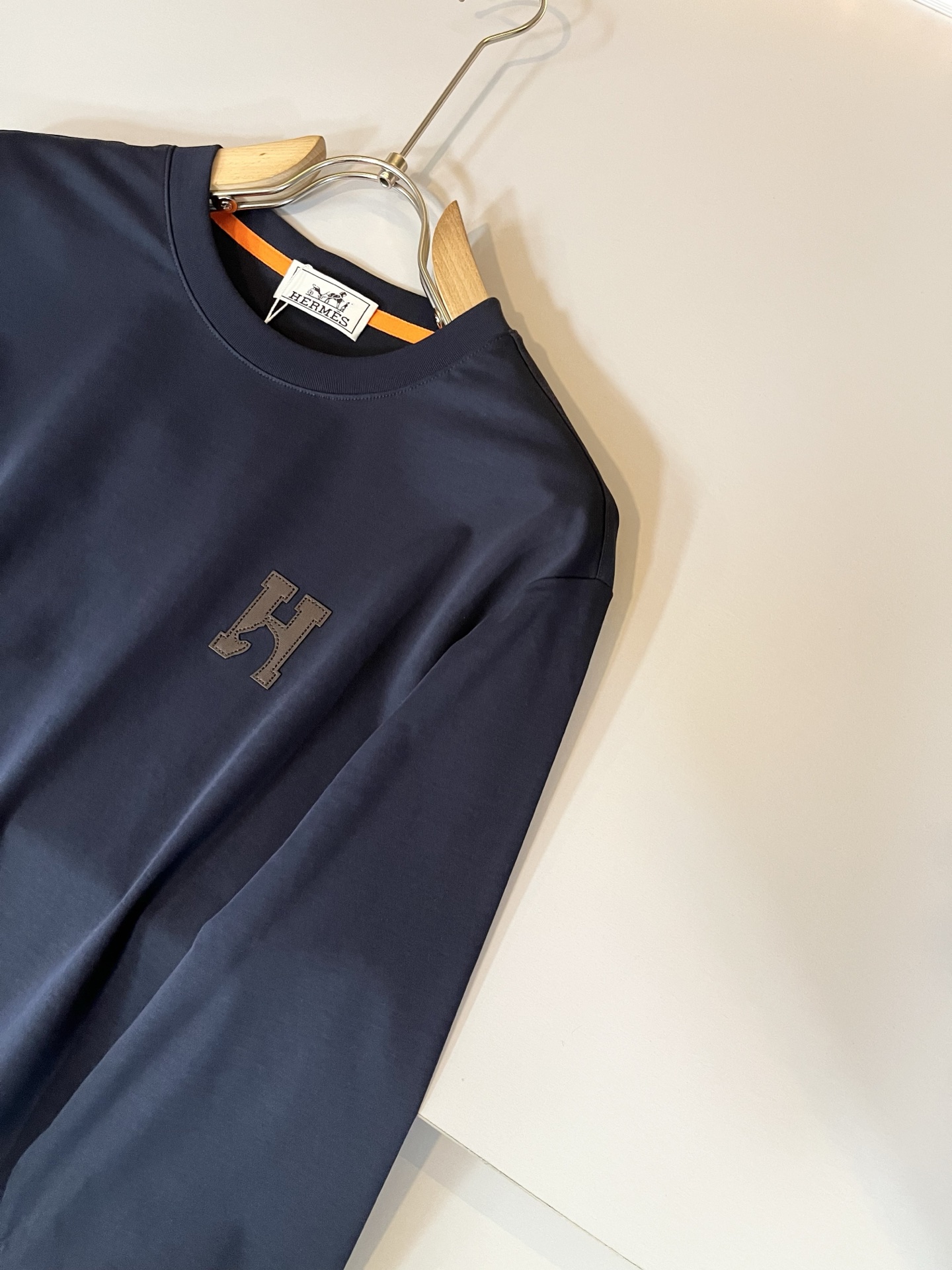 Her*mes爱*仕2025秋冬新款男士长袖打底T恤，全新升级百搭基础款，低调奢华，品格之选！甄选优质精