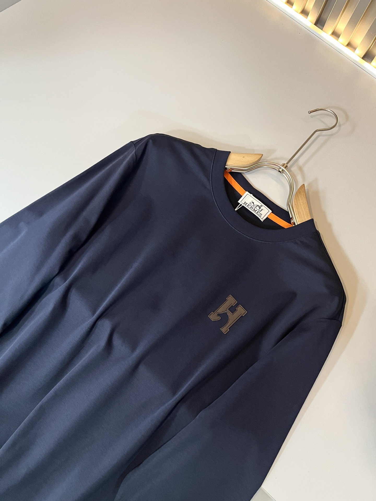 Her*mes爱*仕2025秋冬新款男士长袖打底T恤，全新升级百搭基础款，低调奢华，品格之选！甄选优质精