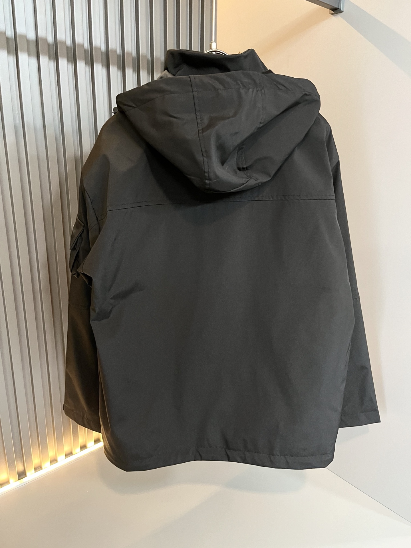 FEN*I 芬*迪 2025秋冬新款夹克外套，意大利原厂订单，FD家族人气单品，代表性十足，规格感十足的