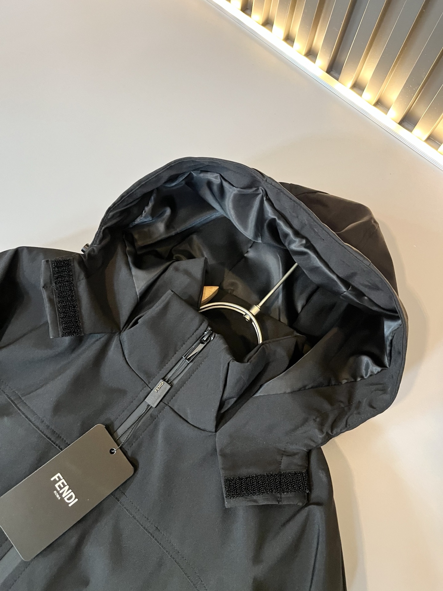 FEN*I 芬*迪 2025秋冬新款夹克外套，意大利原厂订单，FD家族人气单品，代表性十足，规格感十足的