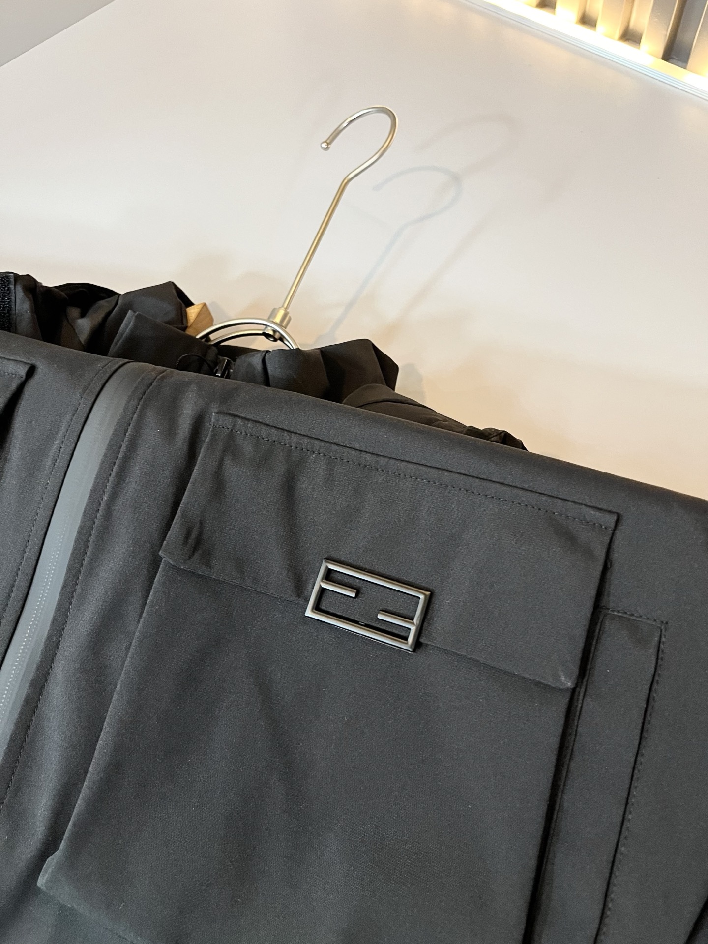 FEN*I 芬*迪 2025秋冬新款夹克外套，意大利原厂订单，FD家族人气单品，代表性十足，规格感十足的