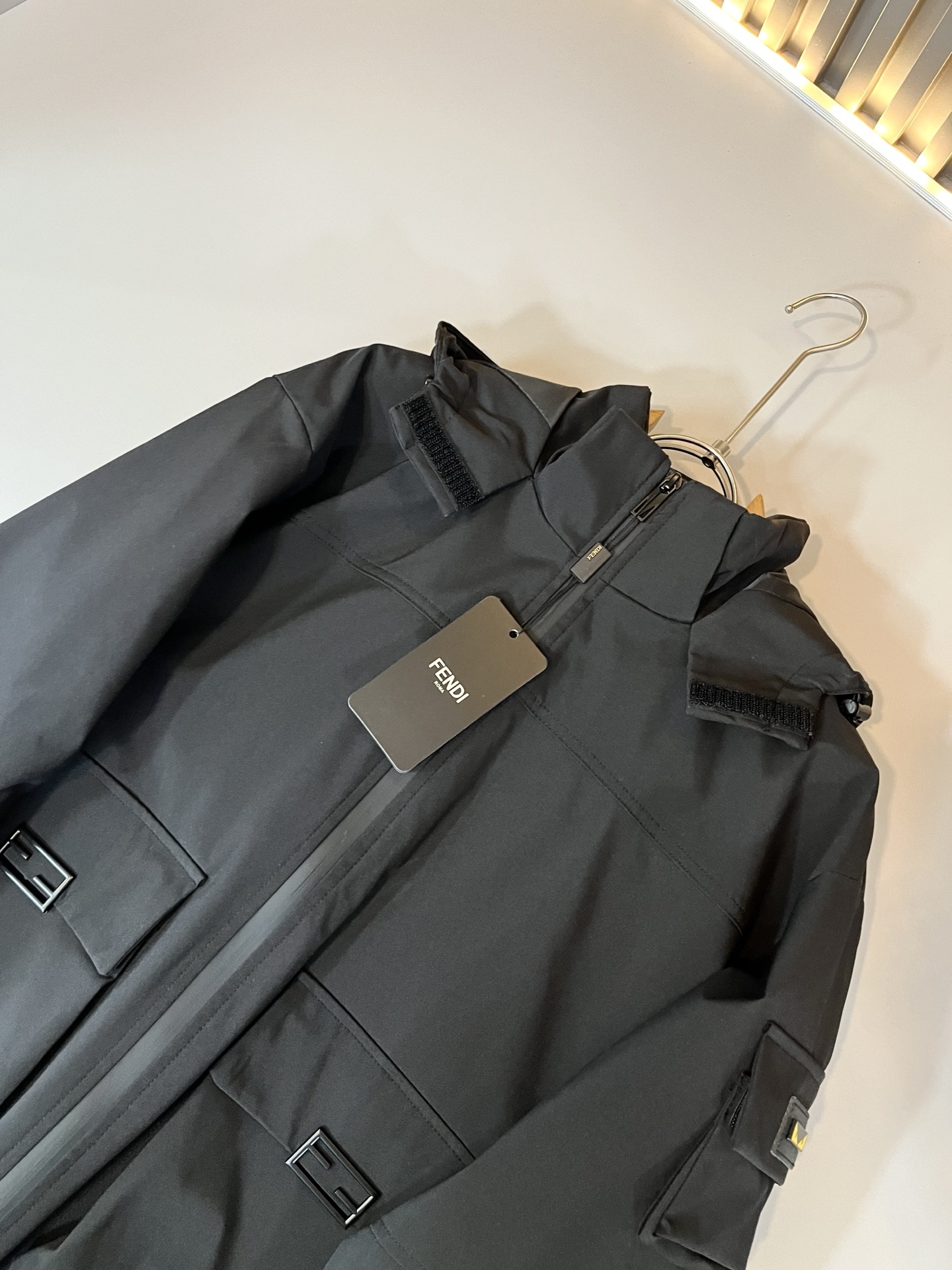 FEN*I 芬*迪 2025秋冬新款夹克外套，意大利原厂订单，FD家族人气单品，代表性十足，规格感十足的