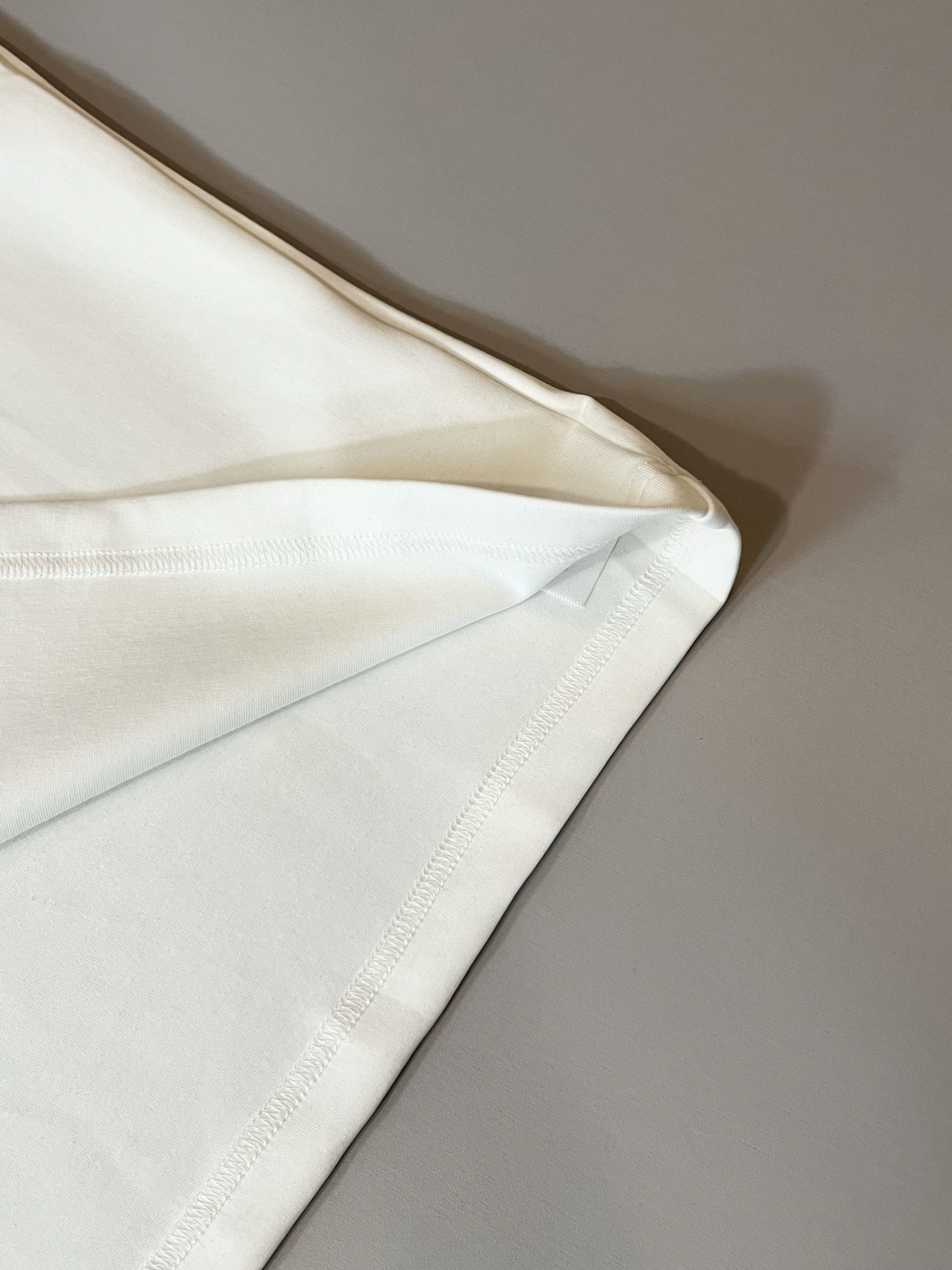 Dio*迪家 2025秋冬新款男女同款👫短袖打底衫，专柜同步发售！定制专属纯棉面料，定制原版工艺螺纹，胸