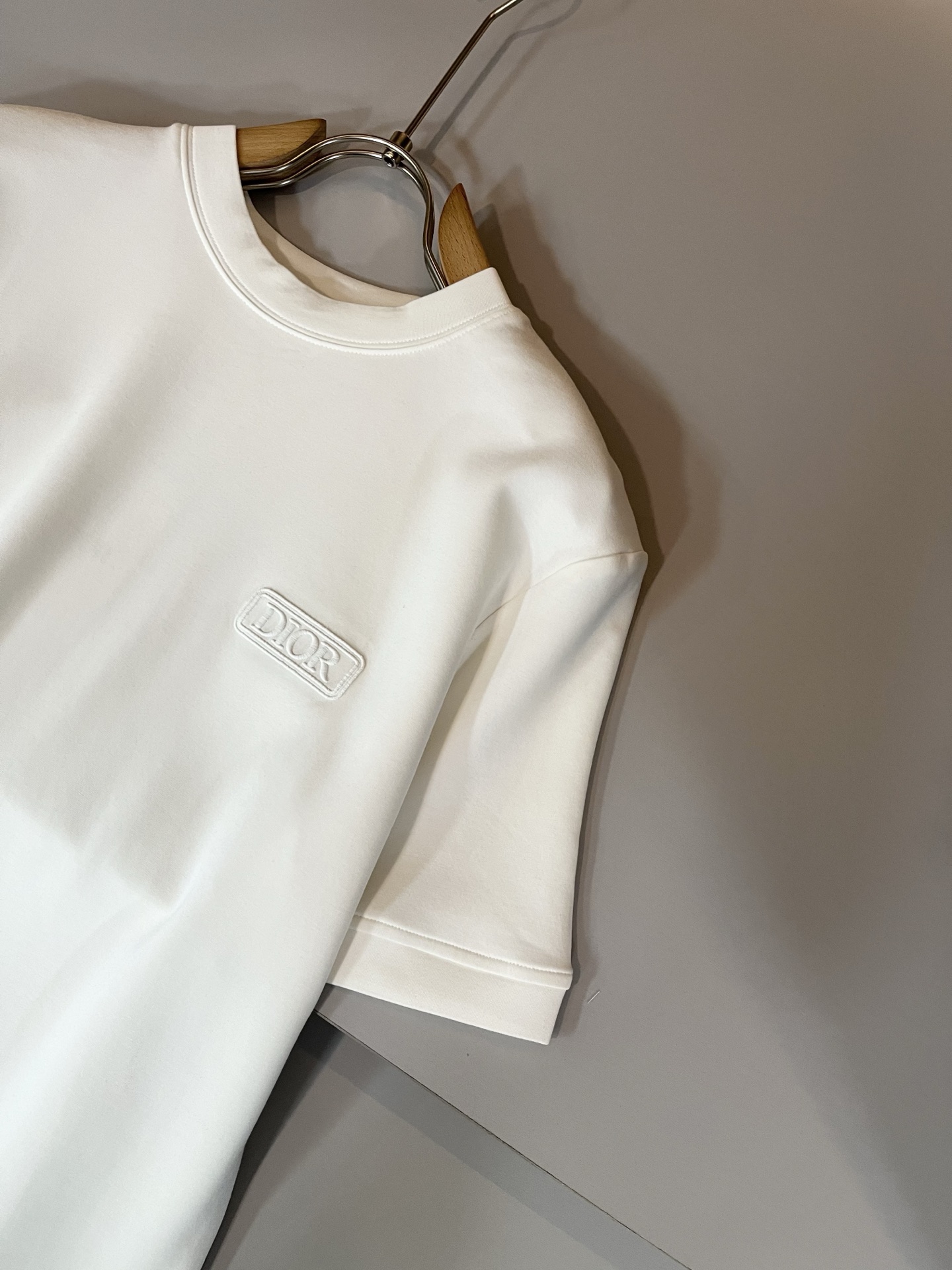 Dio*迪家 2025秋冬新款男女同款👫短袖打底衫，专柜同步发售！定制专属纯棉面料，定制原版工艺螺纹，胸