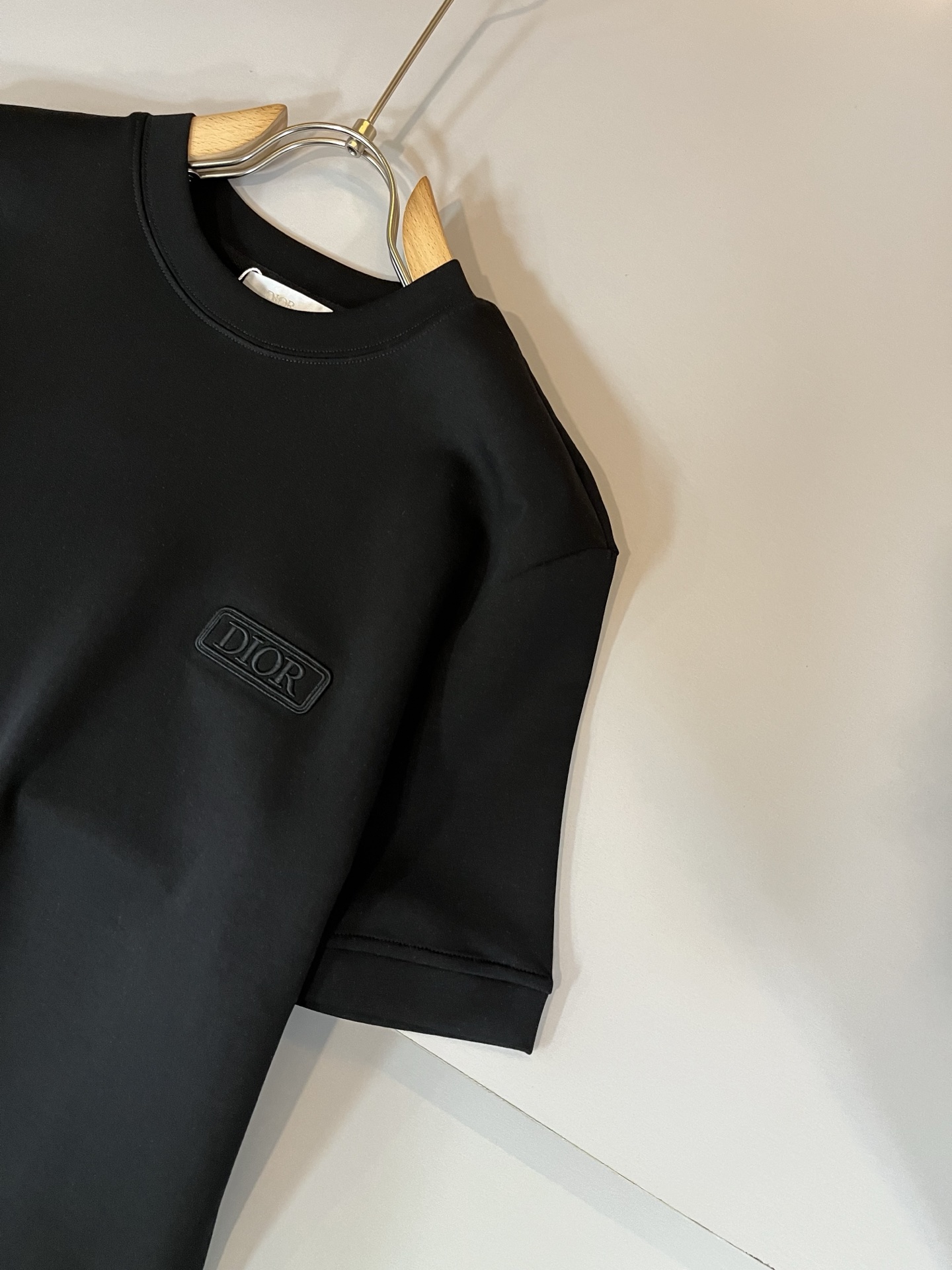 Dio*迪家 2025秋冬新款男女同款👫短袖打底衫，专柜同步发售！定制专属纯棉面料，定制原版工艺螺纹，胸