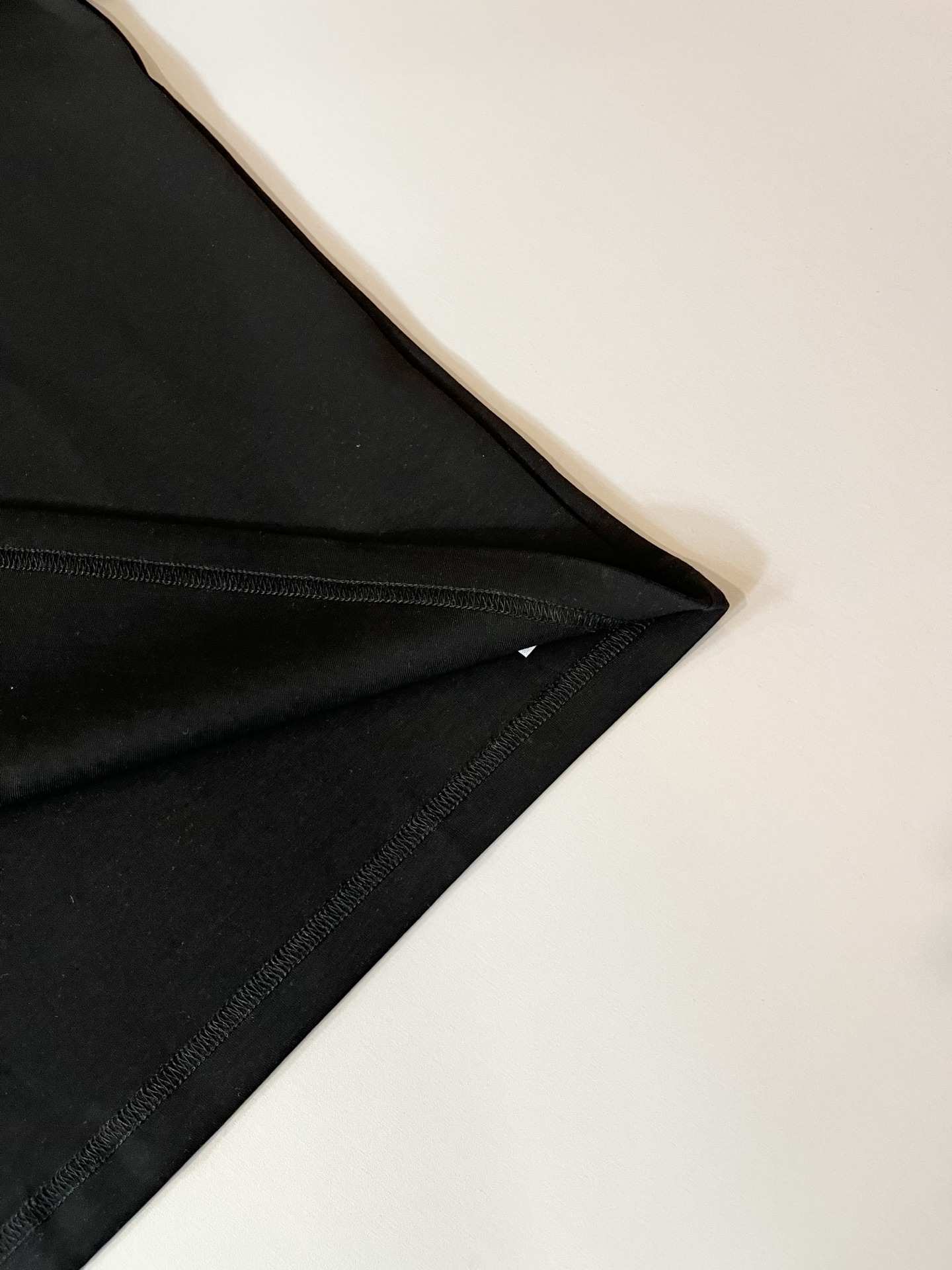 Dio*迪家 2025秋冬新款男女同款👫短袖打底衫，专柜同步发售！定制专属纯棉面料，定制原版工艺螺纹，胸