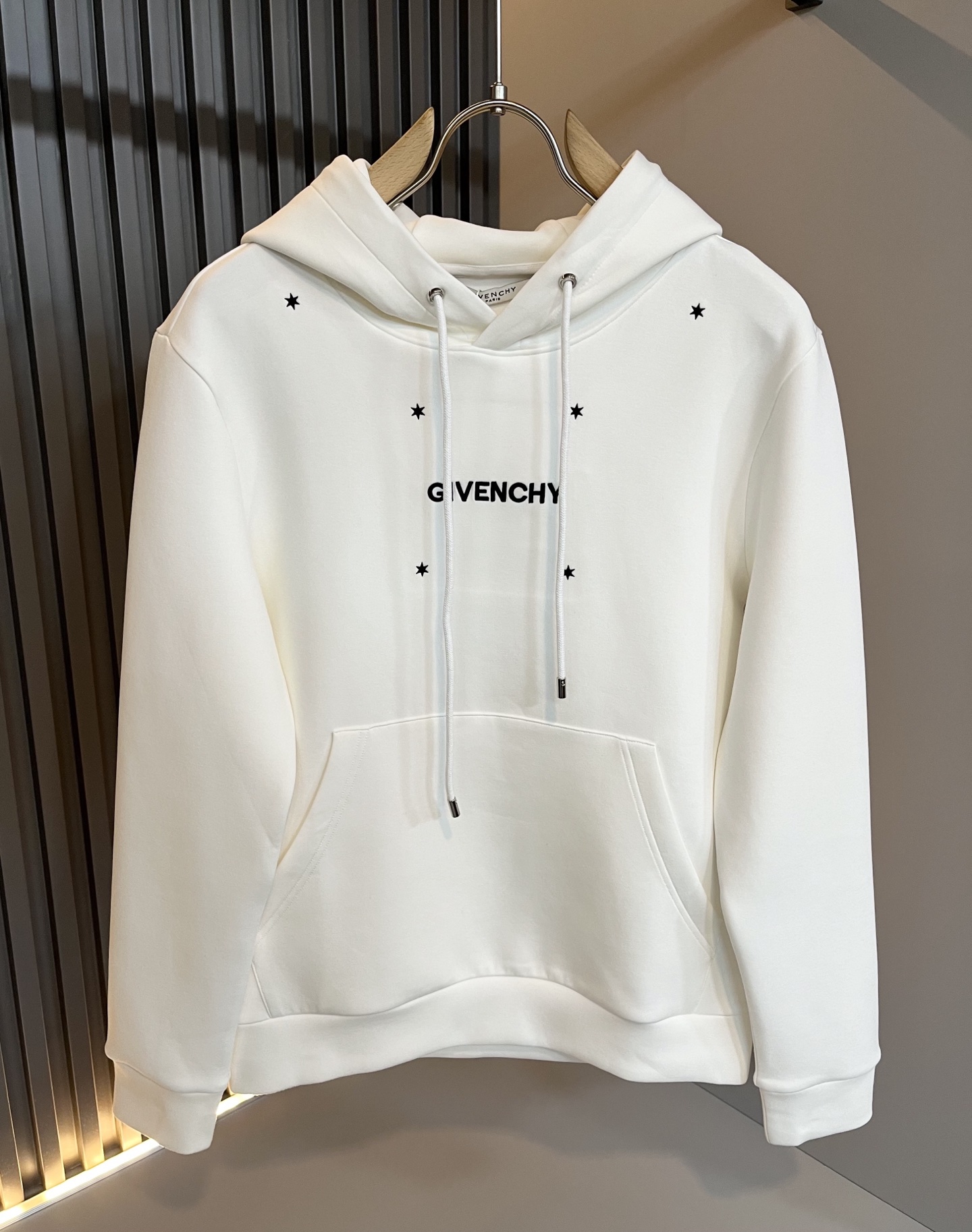Giv*chy/纪*希2025秋冬新款男女同款👫连帽卫衣，主创时尚注入了全新时尚能量。通过探索各种题材和
