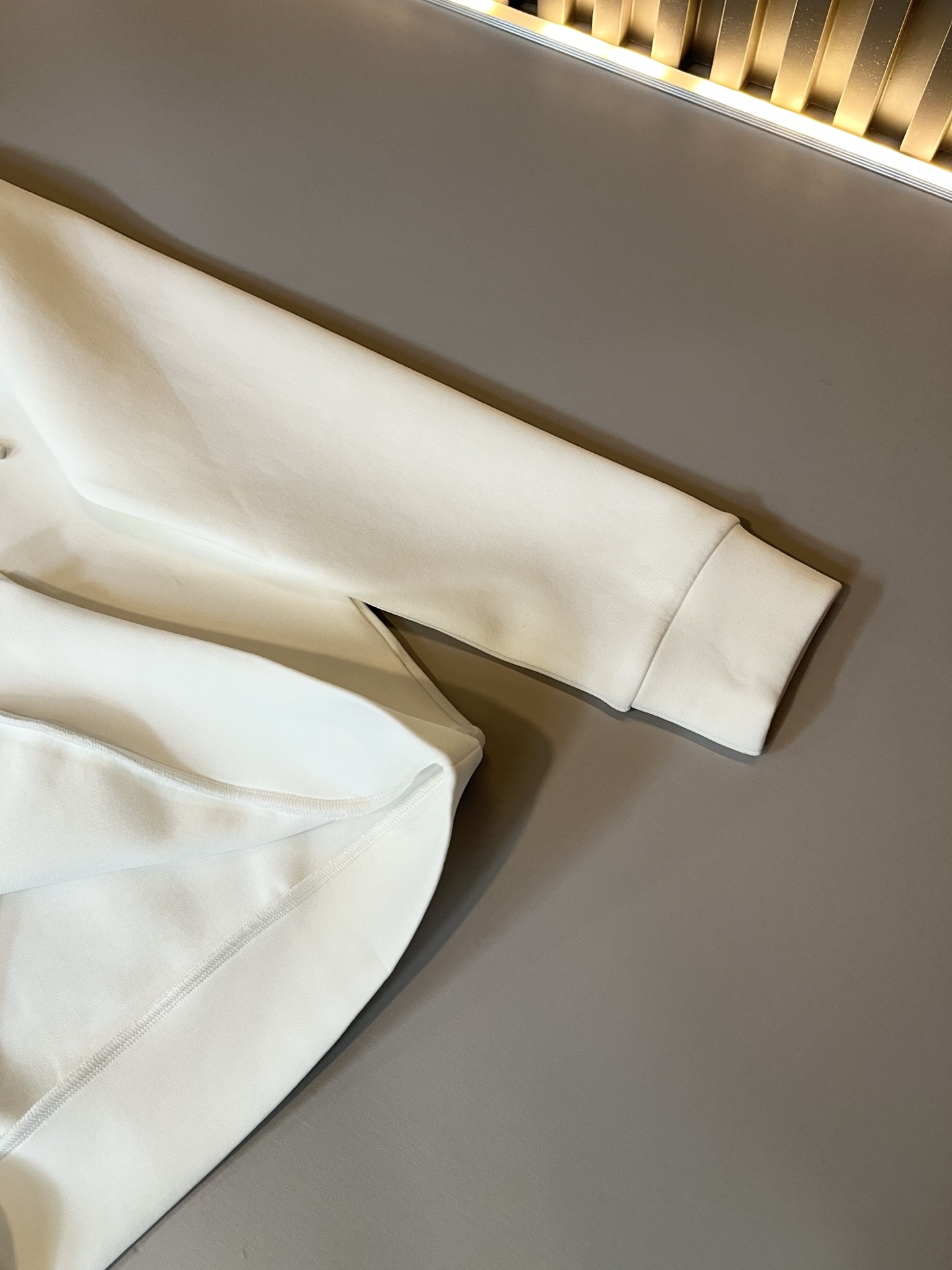 Giv*chy/纪*希2025秋冬新款男女同款👫连帽卫衣，主创时尚注入了全新时尚能量。通过探索各种题材和