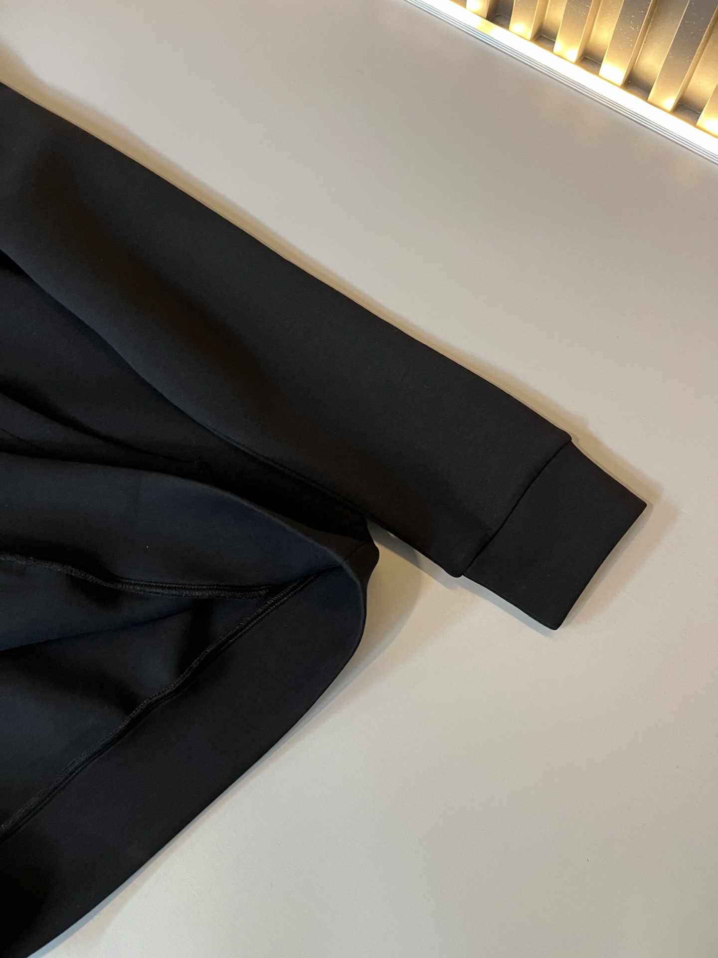 Giv*chy/纪*希2025秋冬新款男女同款👫连帽卫衣，主创时尚注入了全新时尚能量。通过探索各种题材和