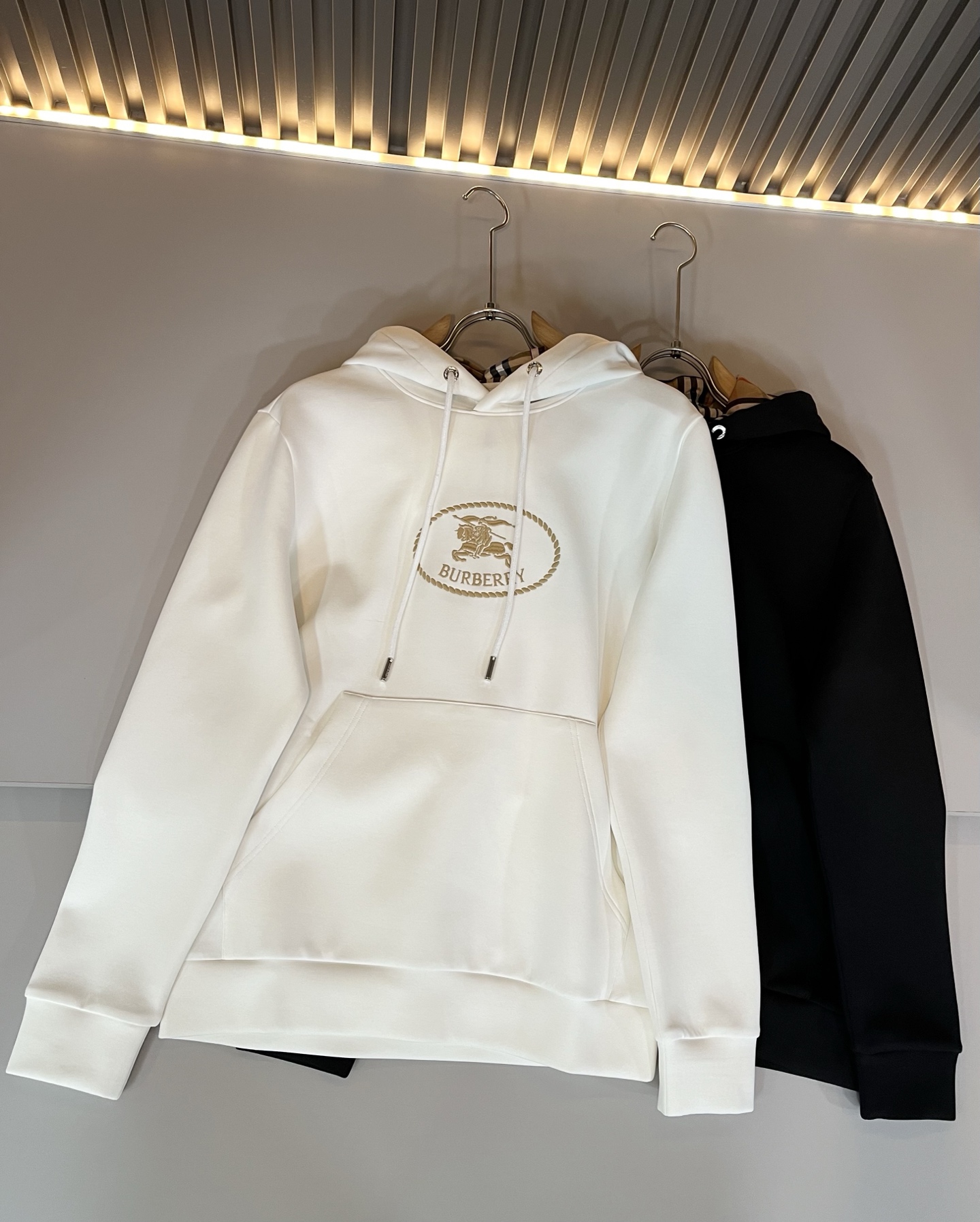 BURBER*Y巴*莉 2025秋冬新款男女同款👫基础休闲百搭棉质连帽卫衣，男女同款卫衣！贸易公司渠道稀