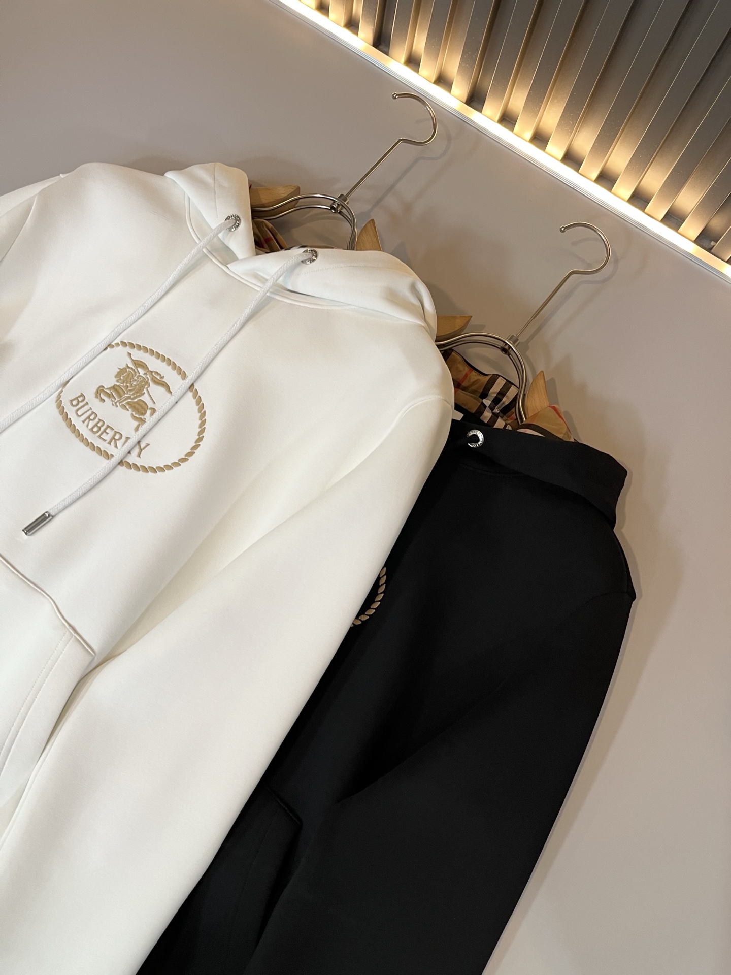 BURBER*Y巴*莉 2025秋冬新款男女同款👫基础休闲百搭棉质连帽卫衣，男女同款卫衣！贸易公司渠道稀