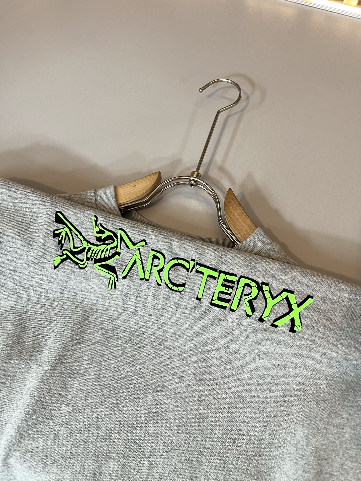 ARCTER*X始*祖鸟 2025春夏新款男士打底衫，户外品牌可能大家第一想到的就是加拿大鹅、始祖鸟。给