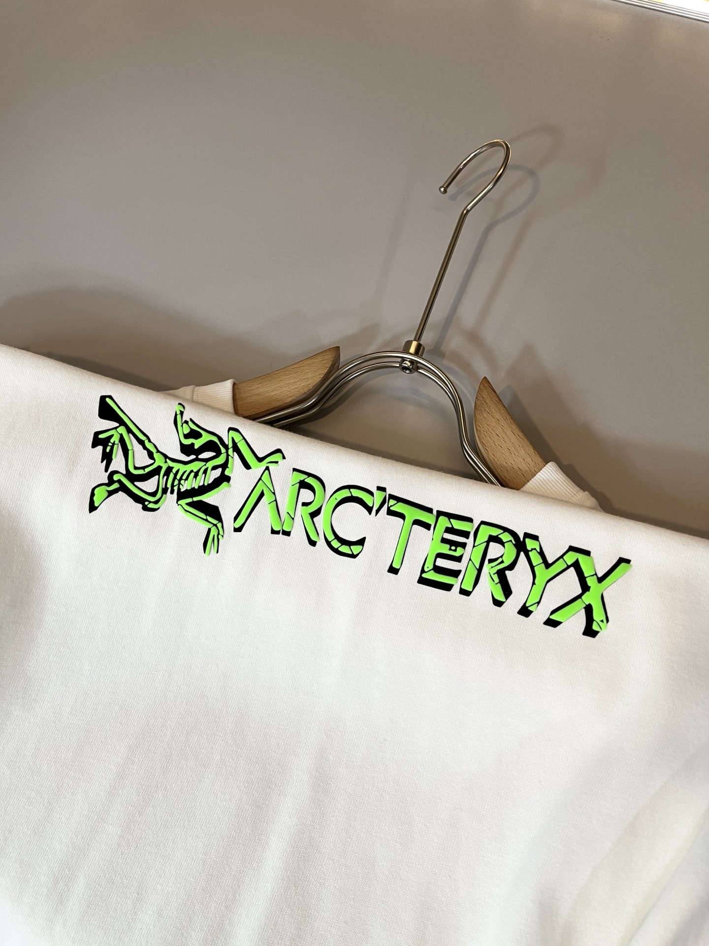 ARCTER*X始*祖鸟 2025春夏新款男士打底衫，户外品牌可能大家第一想到的就是加拿大鹅、始祖鸟。给