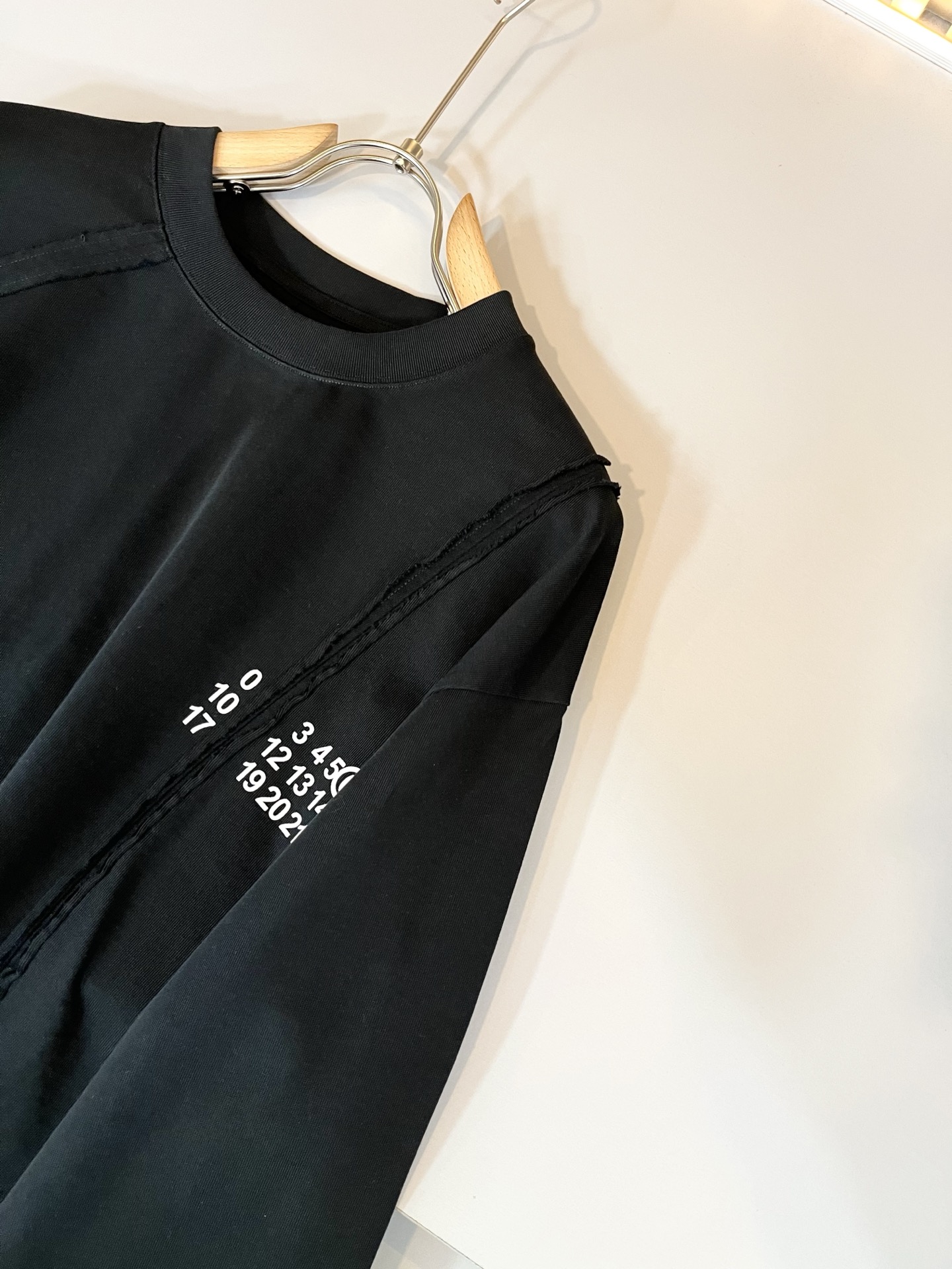 马吉拉 maison margiel 2025秋冬新款男女同款👫休闲卫衣，专柜同步发售！定制专属面料，胸