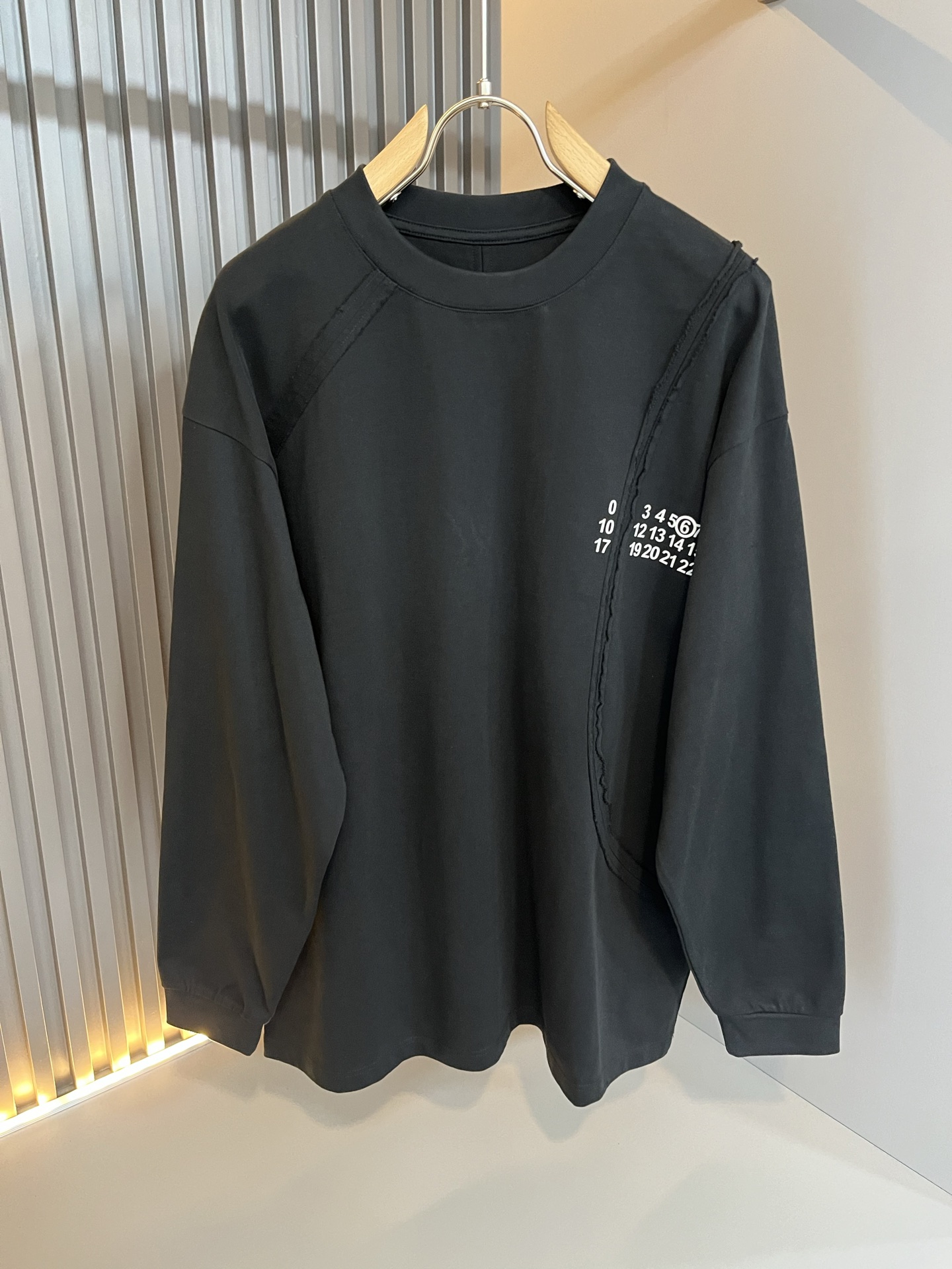 马吉拉 maison margiel 2025秋冬新款男女同款👫休闲卫衣，专柜同步发售！定制专属面料，胸