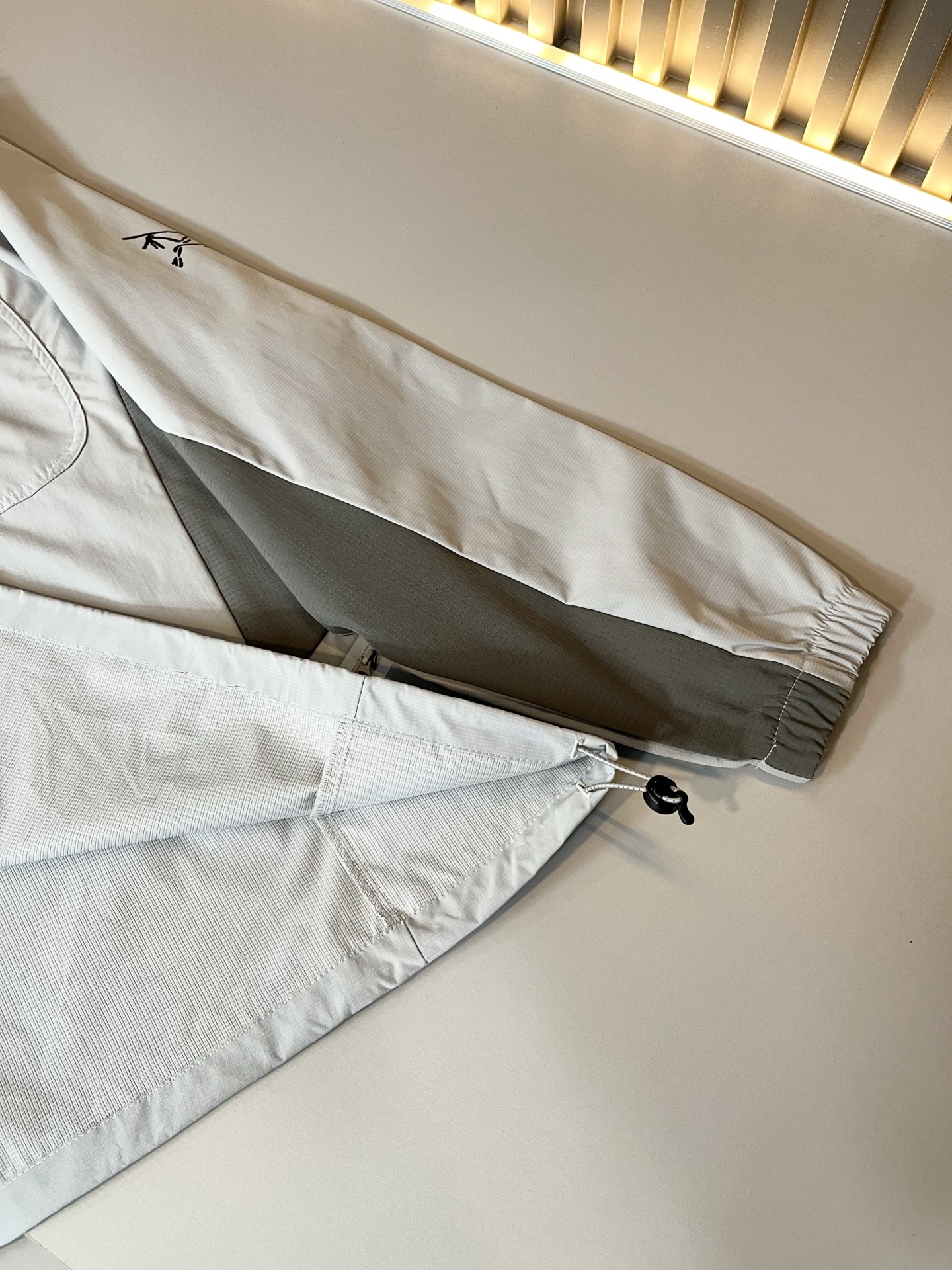 ARCTER*X始*祖鸟 2025秋冬新款男女同款👫休闲卫衣，户外品牌可能大家第一想到的就是加拿大鹅、始