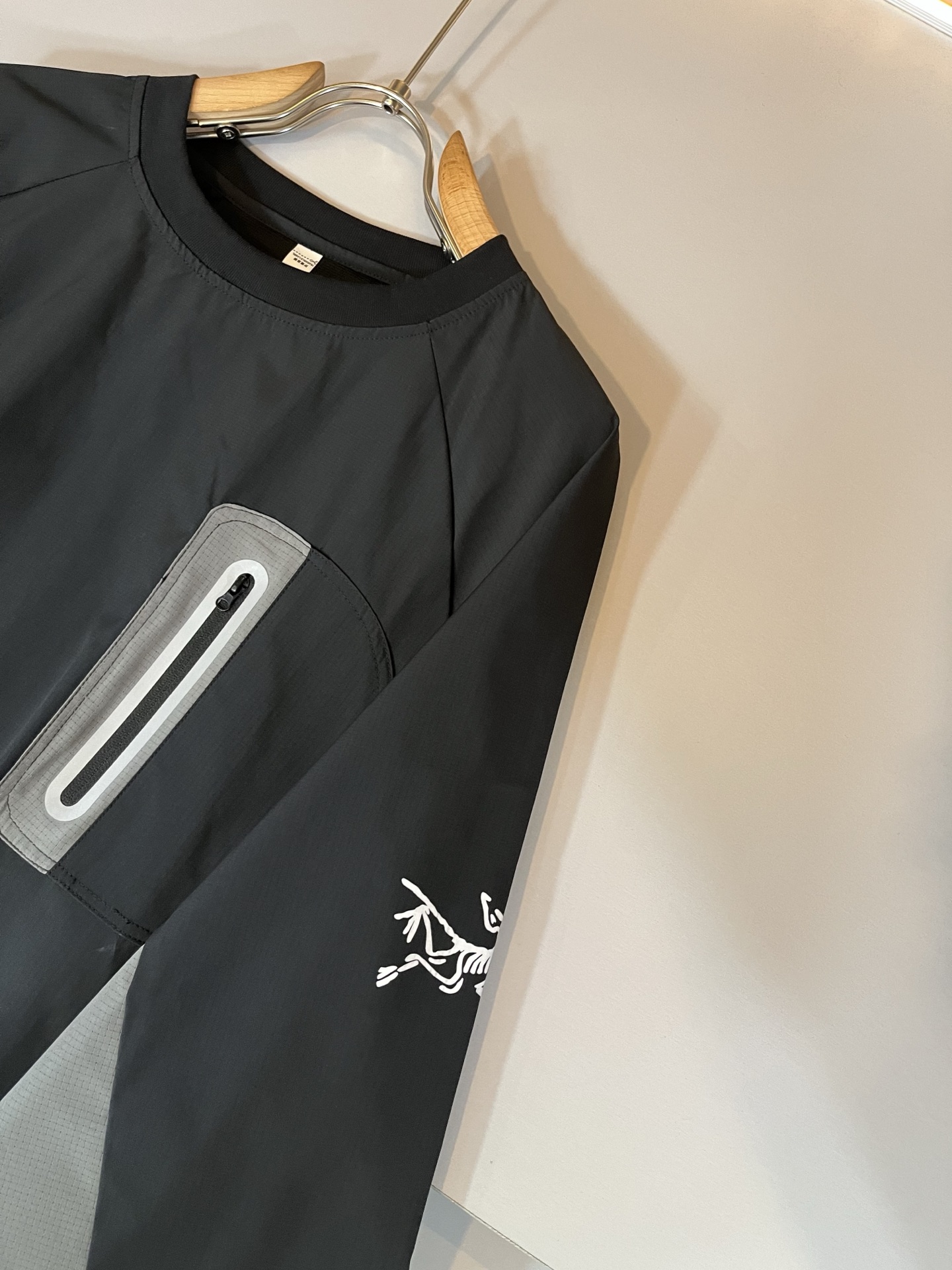 ARCTER*X始*祖鸟 2025秋冬新款男女同款👫休闲卫衣，户外品牌可能大家第一想到的就是加拿大鹅、始