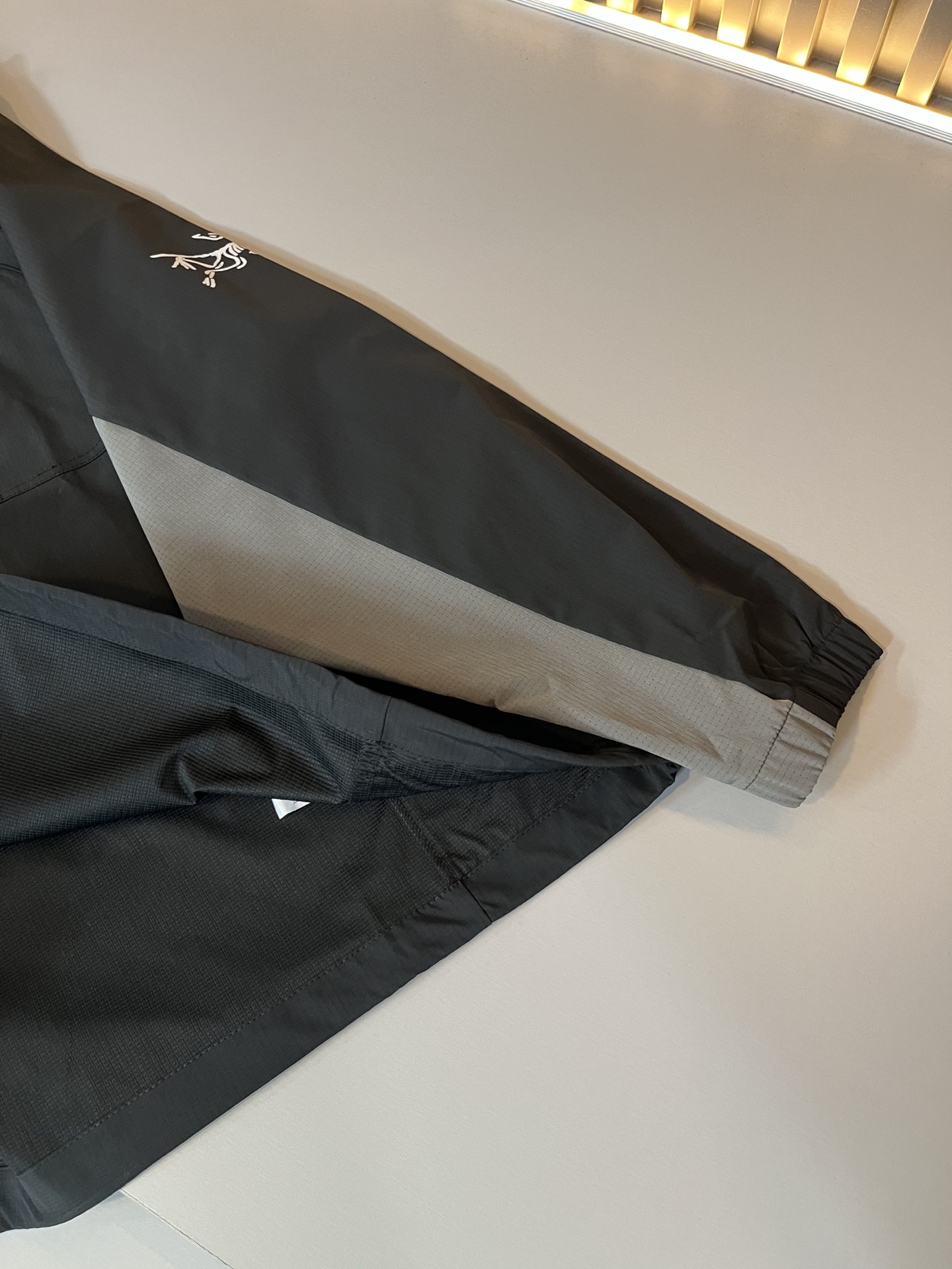 ARCTER*X始*祖鸟 2025秋冬新款男女同款👫休闲卫衣，户外品牌可能大家第一想到的就是加拿大鹅、始