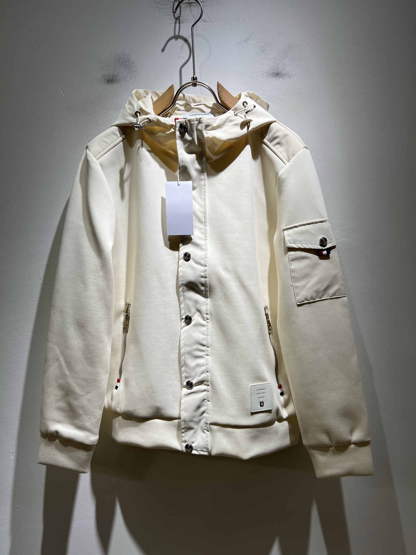 NO:526496,ThomBrow*e Tom*Lang's new men's and women's uniform sweatshirts, pure cotton fabric design!  The latest sleeve interposer bag design!  Create a unique style temperament, meticulous details, and the cut design style is casual and casual. It lacks the formality but has more casual and casual beauty. High-quality silk cotton inner filling design!  The same style for men and women!  Size M-3XL, hoodie, sweatshirts, alexander wang19860909ThomBrow*e汤姆*朗秋冬新款男女同款服款卫衣,纯棉面料设计！袖子最新拼接口袋设计！造就与众不同的造型气质,细节性无微不至,裁剪设计款式休闲随意.少了正式感却多了份随意休闲的美感.优质丝棉内里填充设计！男女同款！尺码M-3XL,,hoodie,sweatshirts,alexander wang,Men's clothing