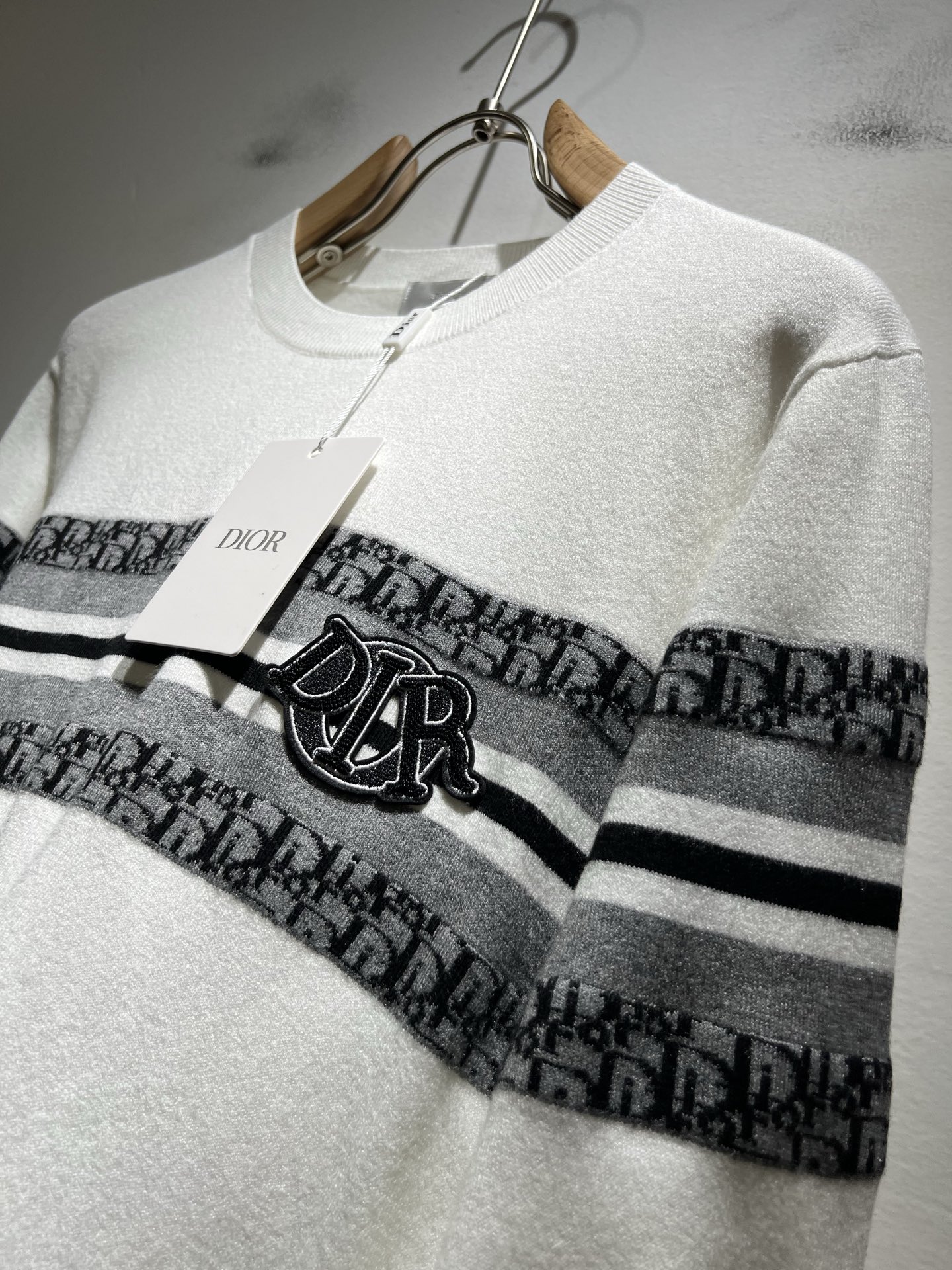 Dior*迪家 2025秋冬新款男女同款👫针织羊毛衫，专柜同步发售！定制专属羊毛🐑面料，从容百搭，档次极