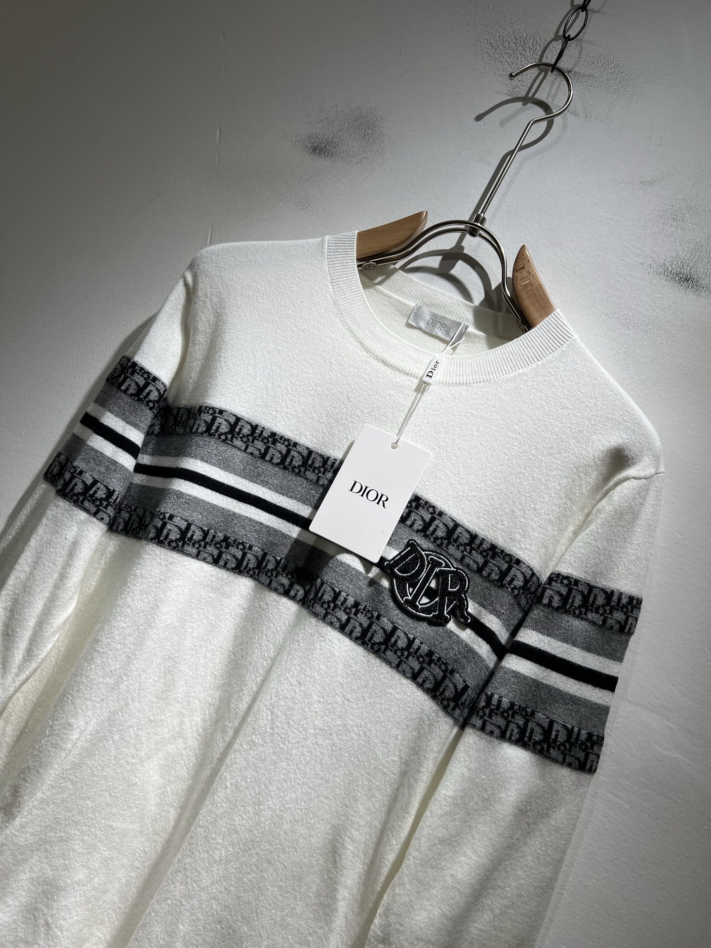 Dior*迪家 2025秋冬新款男女同款👫针织羊毛衫，专柜同步发售！定制专属羊毛🐑面料，从容百搭，档次极