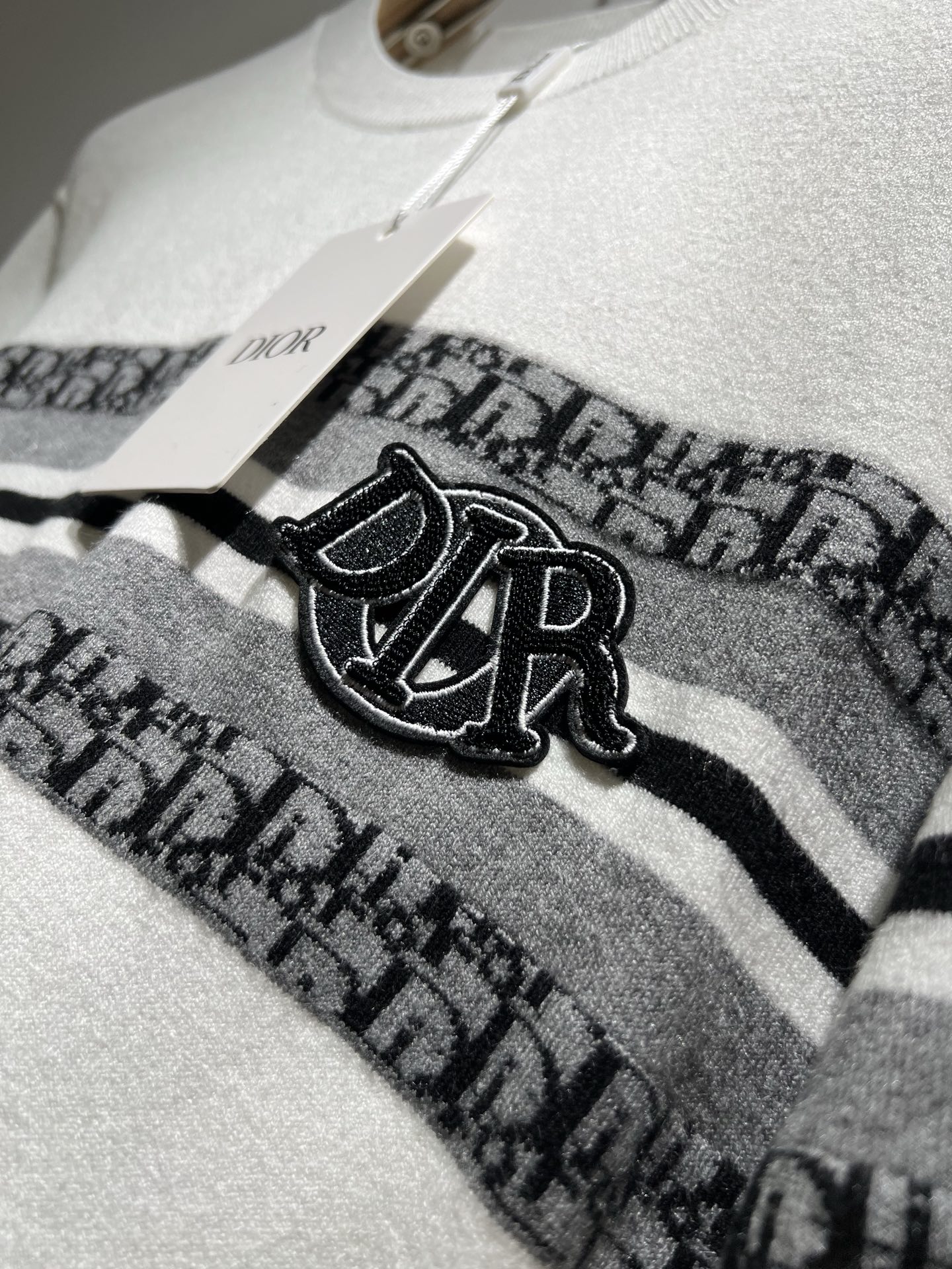 Dior*迪家 2025秋冬新款男女同款👫针织羊毛衫，专柜同步发售！定制专属羊毛🐑面料，从容百搭，档次极