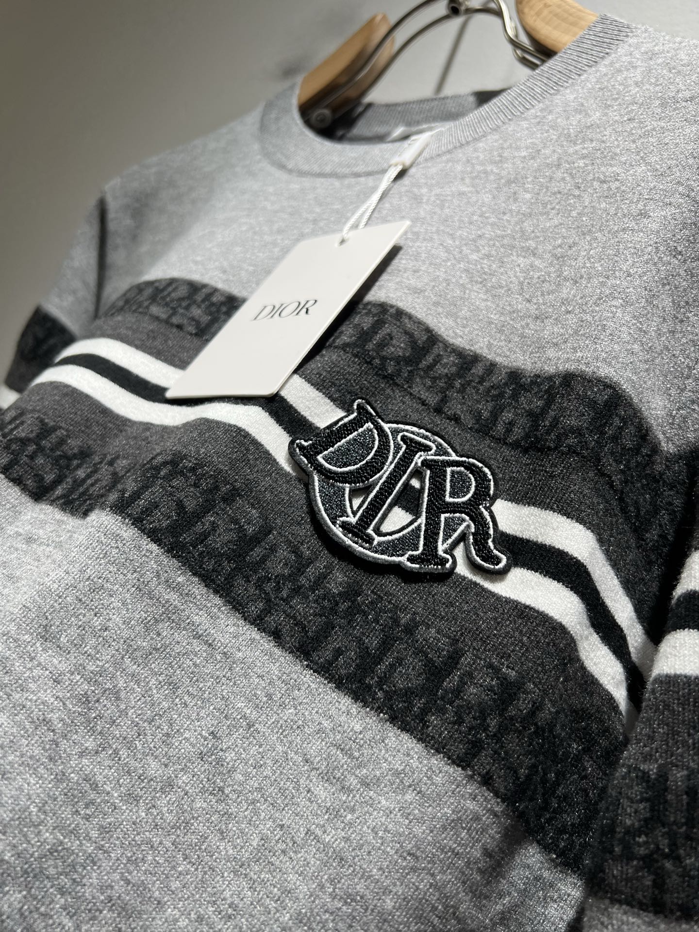 Dior*迪家 2025秋冬新款男女同款👫针织羊毛衫，专柜同步发售！定制专属羊毛🐑面料，从容百搭，档次极