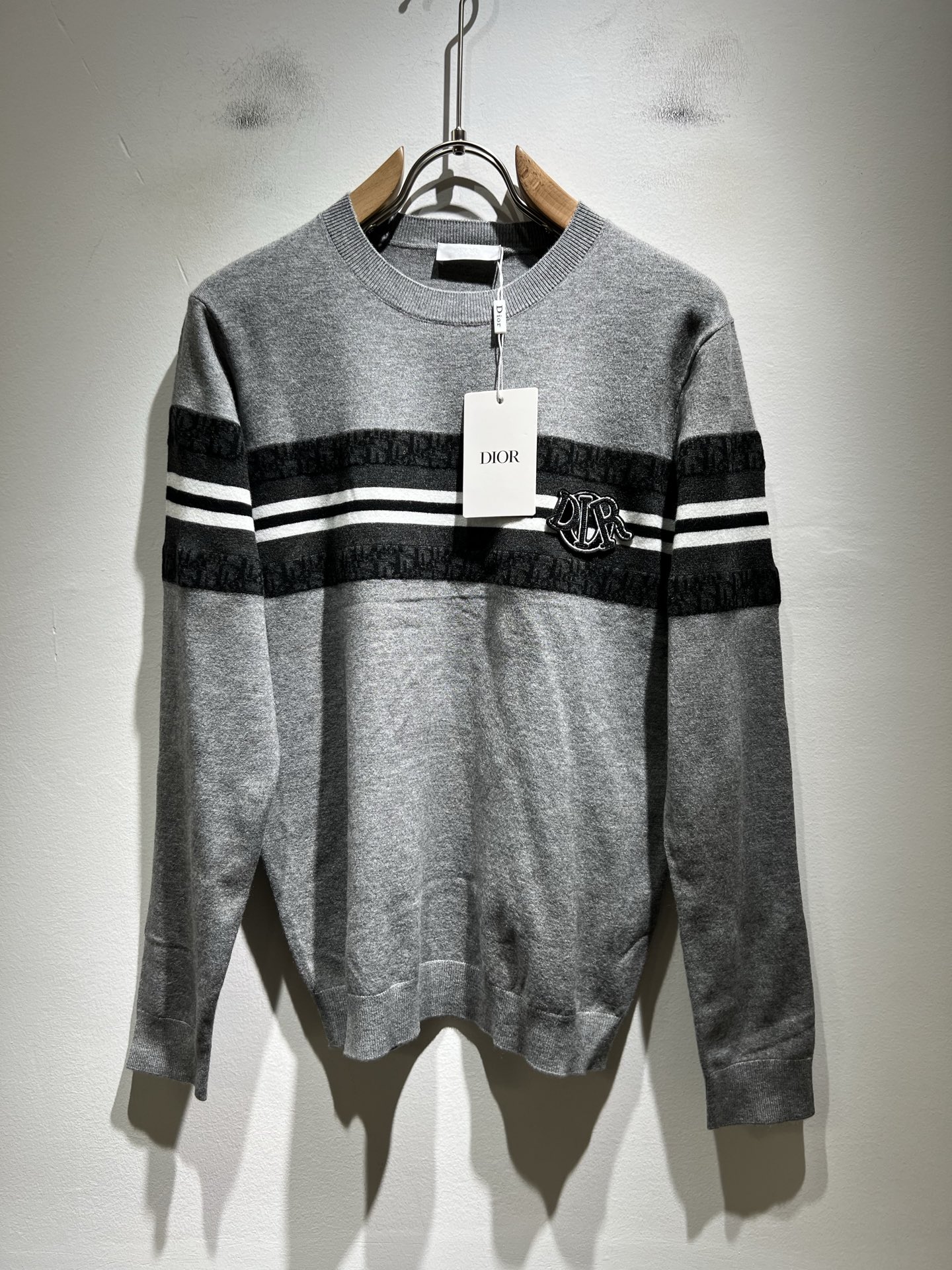 Dior*迪家 2025秋冬新款男女同款👫针织羊毛衫，专柜同步发售！定制专属羊毛🐑面料，从容百搭，档次极