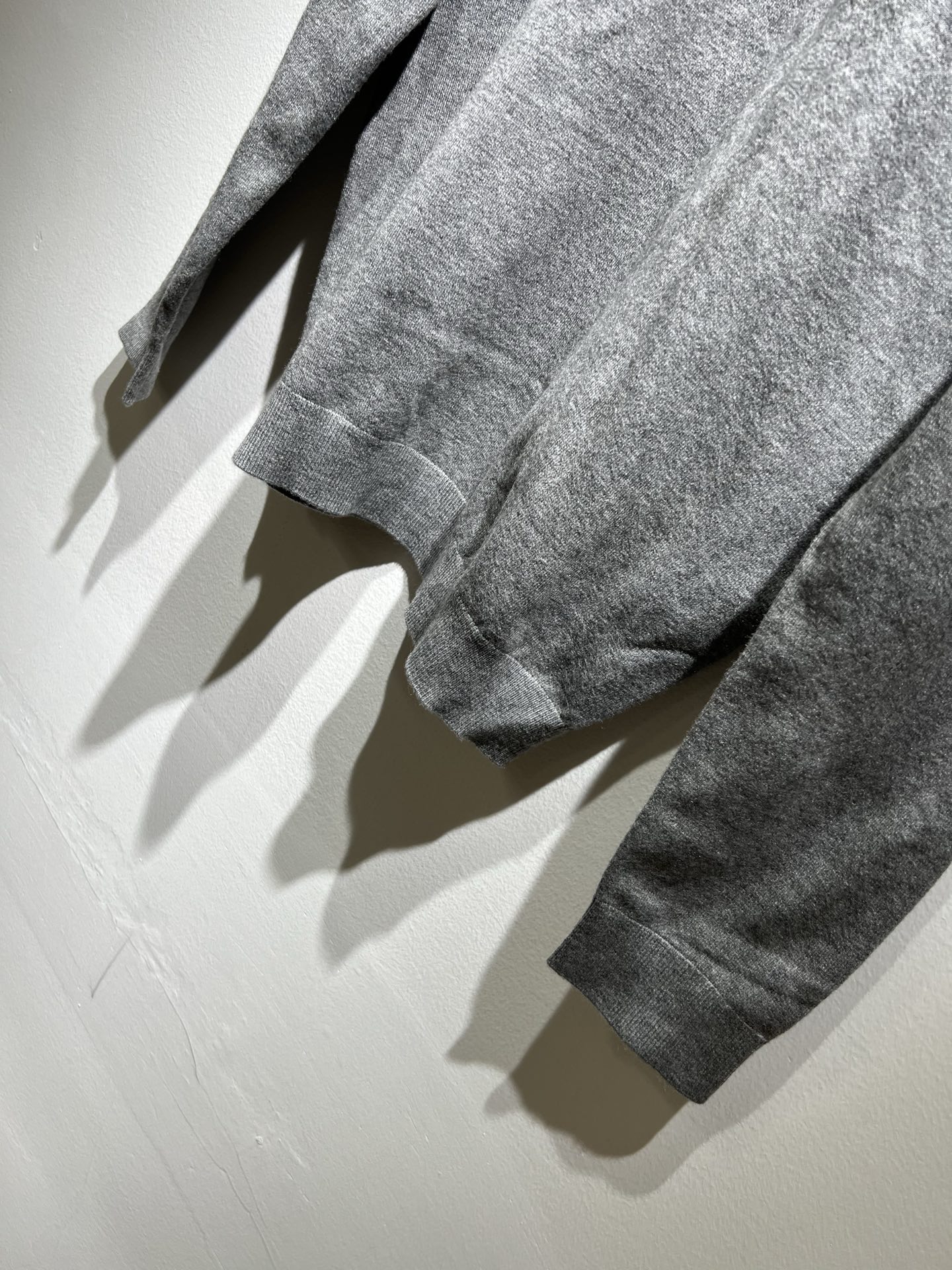 Dior*迪家 2025秋冬新款男女同款👫针织羊毛衫，专柜同步发售！定制专属羊毛🐑面料，从容百搭，档次极