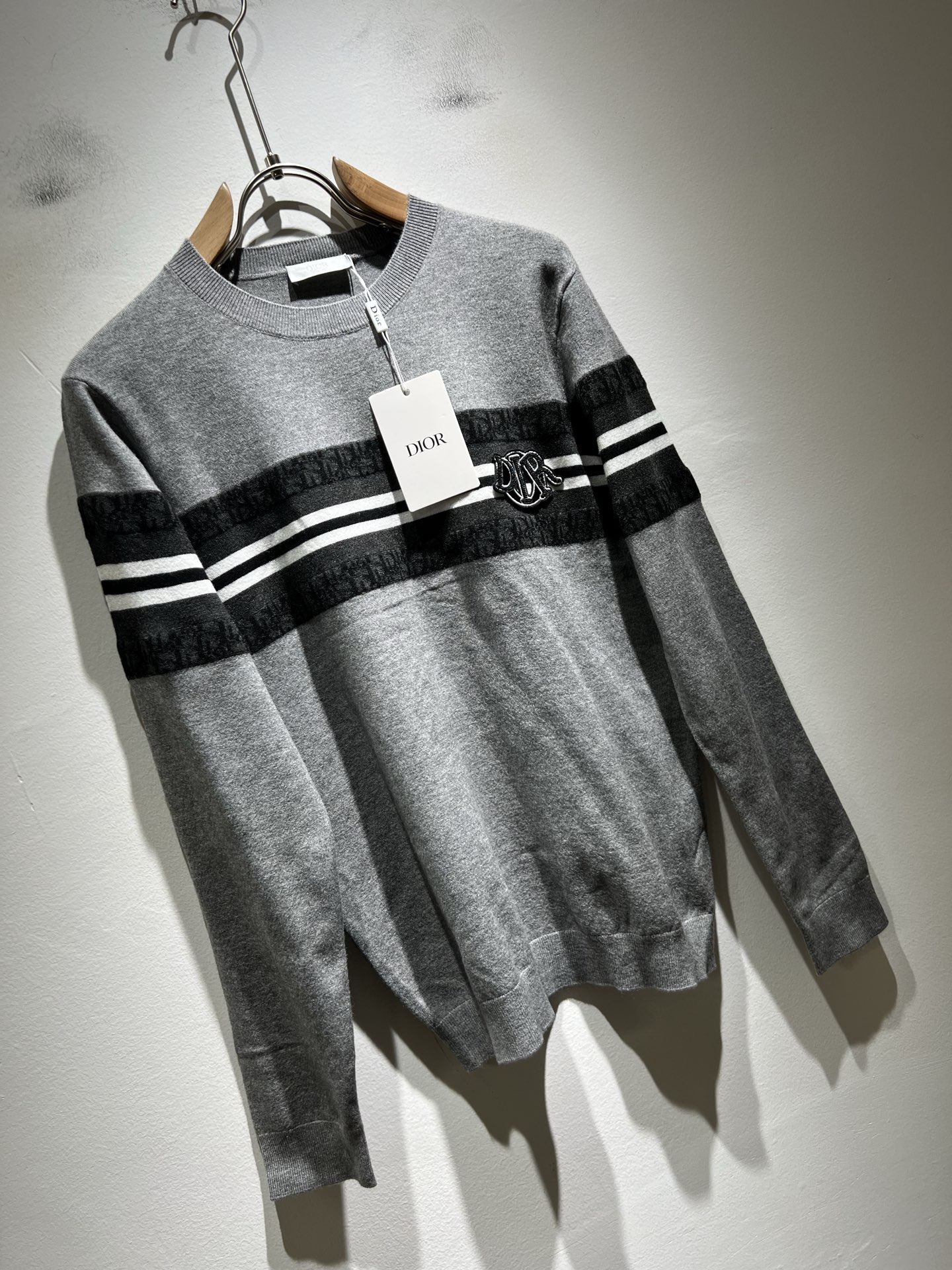 Dior*迪家 2025秋冬新款男女同款👫针织羊毛衫，专柜同步发售！定制专属羊毛🐑面料，从容百搭，档次极