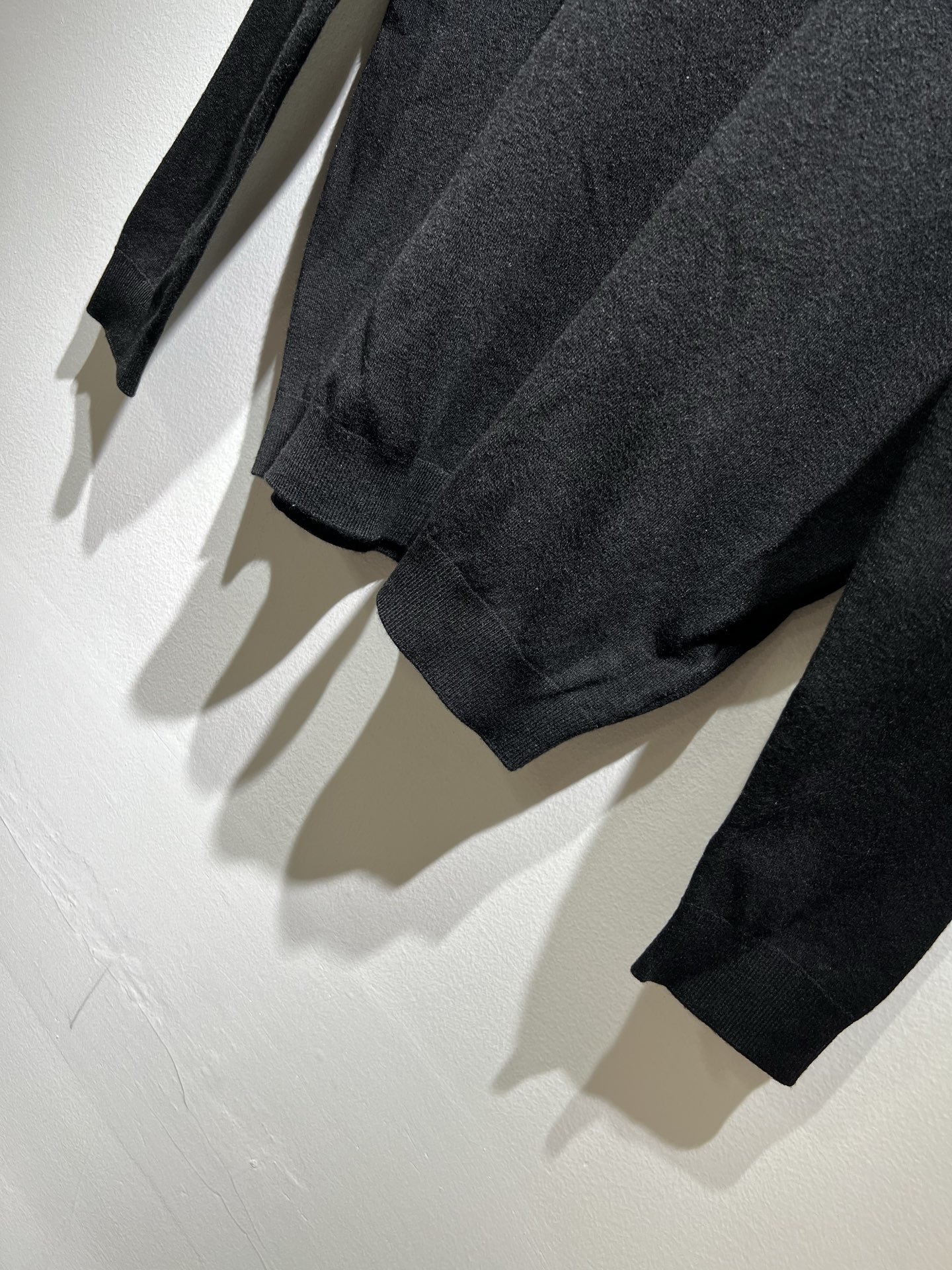 Dior*迪家 2025秋冬新款男女同款👫针织羊毛衫，专柜同步发售！定制专属羊毛🐑面料，从容百搭，档次极