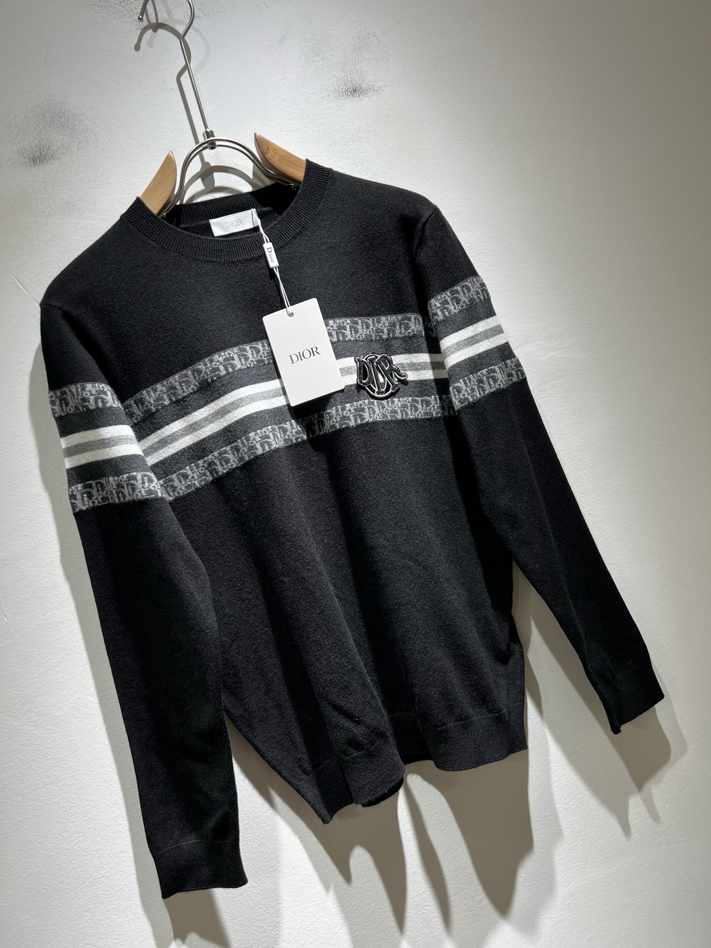 Dior*迪家 2025秋冬新款男女同款👫针织羊毛衫，专柜同步发售！定制专属羊毛🐑面料，从容百搭，档次极