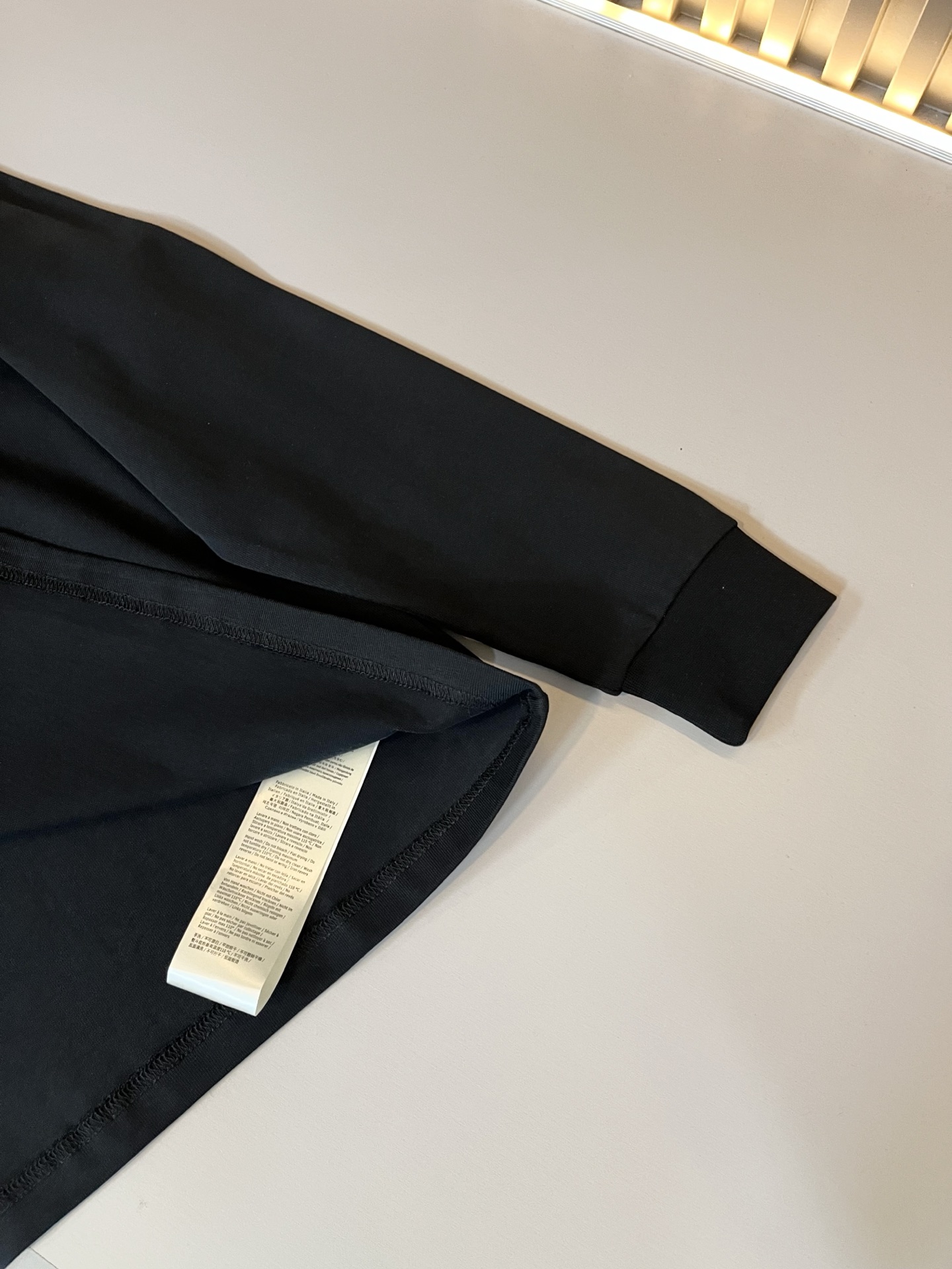 FEN*I 芬*迪2025秋冬新款FD家族FF男女同款👫打底衫，男女同款👫百搭极简短袖。意大利原厂订单，