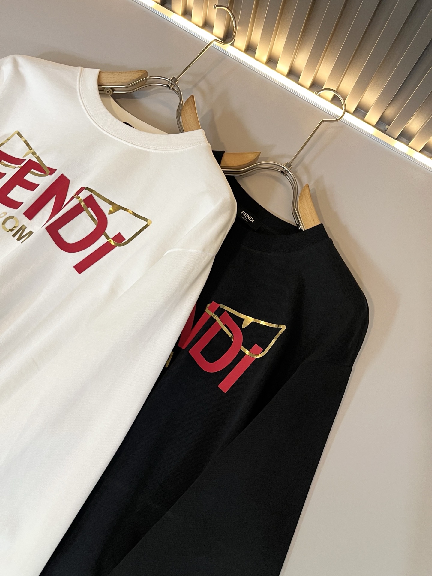 FEN*I 芬*迪2025秋冬新款FD家族FF男女同款👫打底衫，男女同款👫百搭极简短袖。意大利原厂订单，