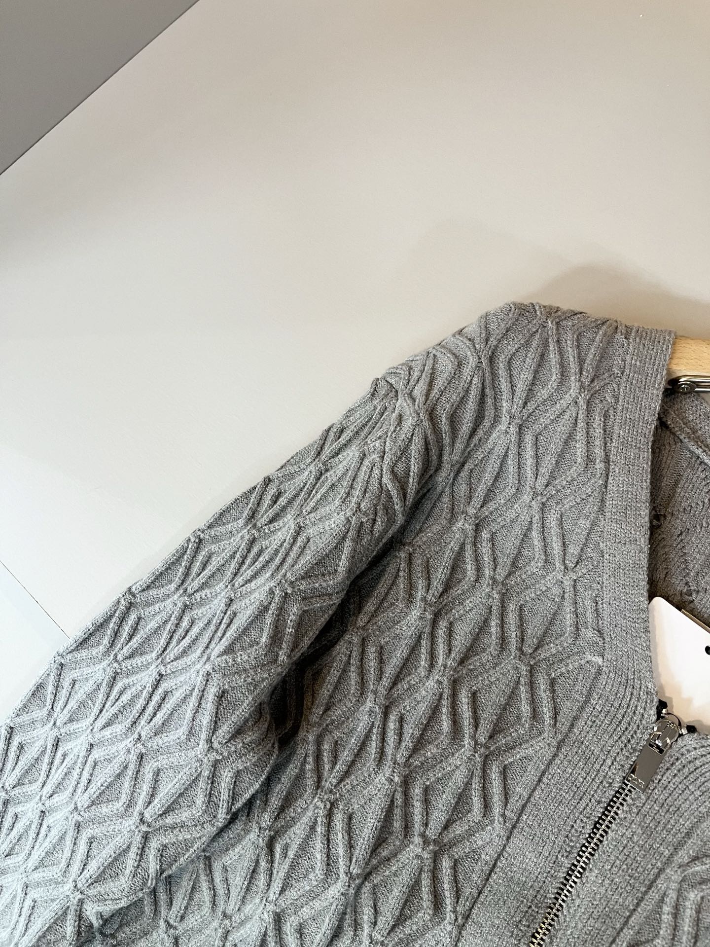 Dio*迪家 2025秋冬新款男女同款👫针织羊毛开衫，专柜同步发售！定制专属羊毛🐑面料，从容百搭，档次极